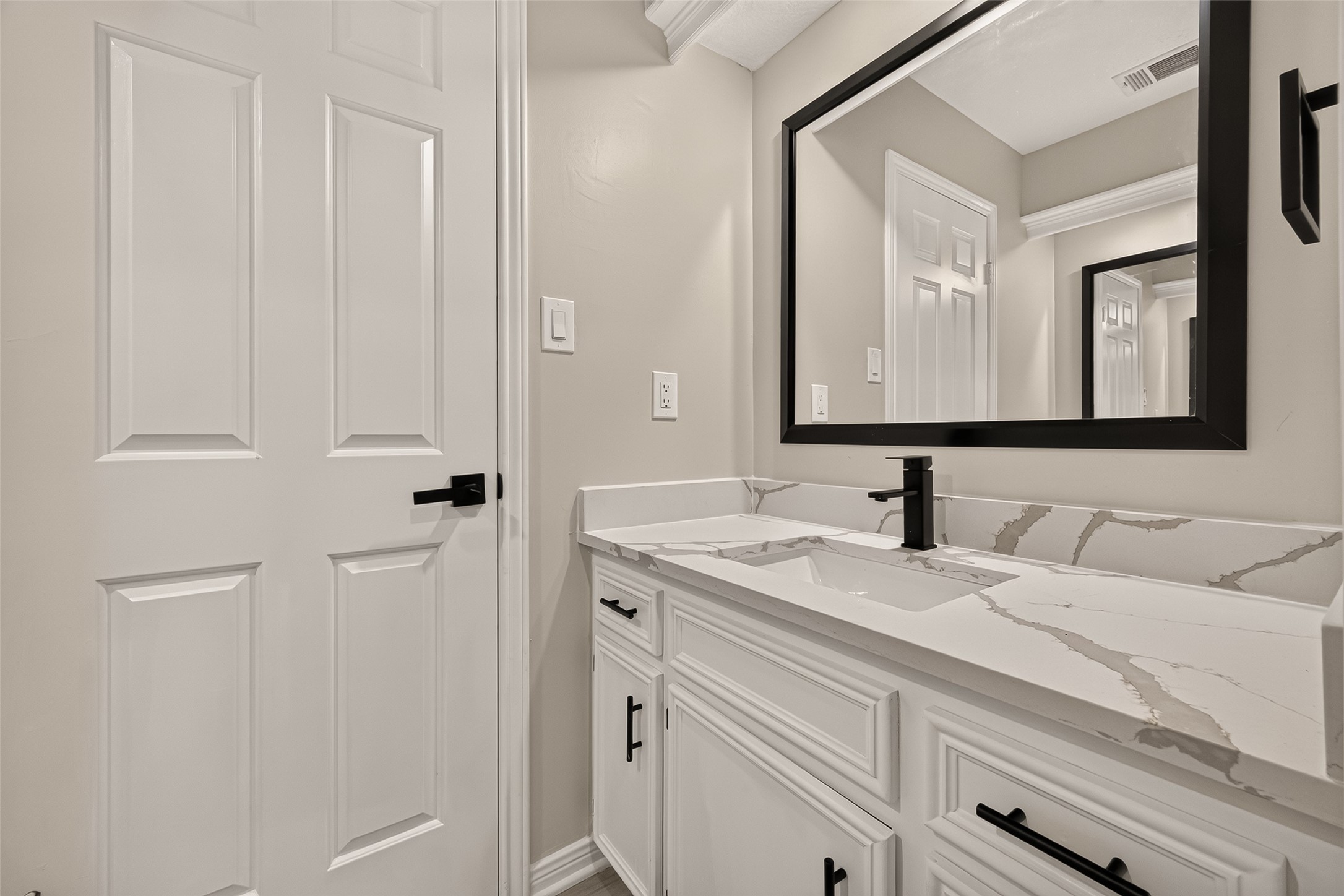 22503 Cove Hollow Drive Property Photo 32