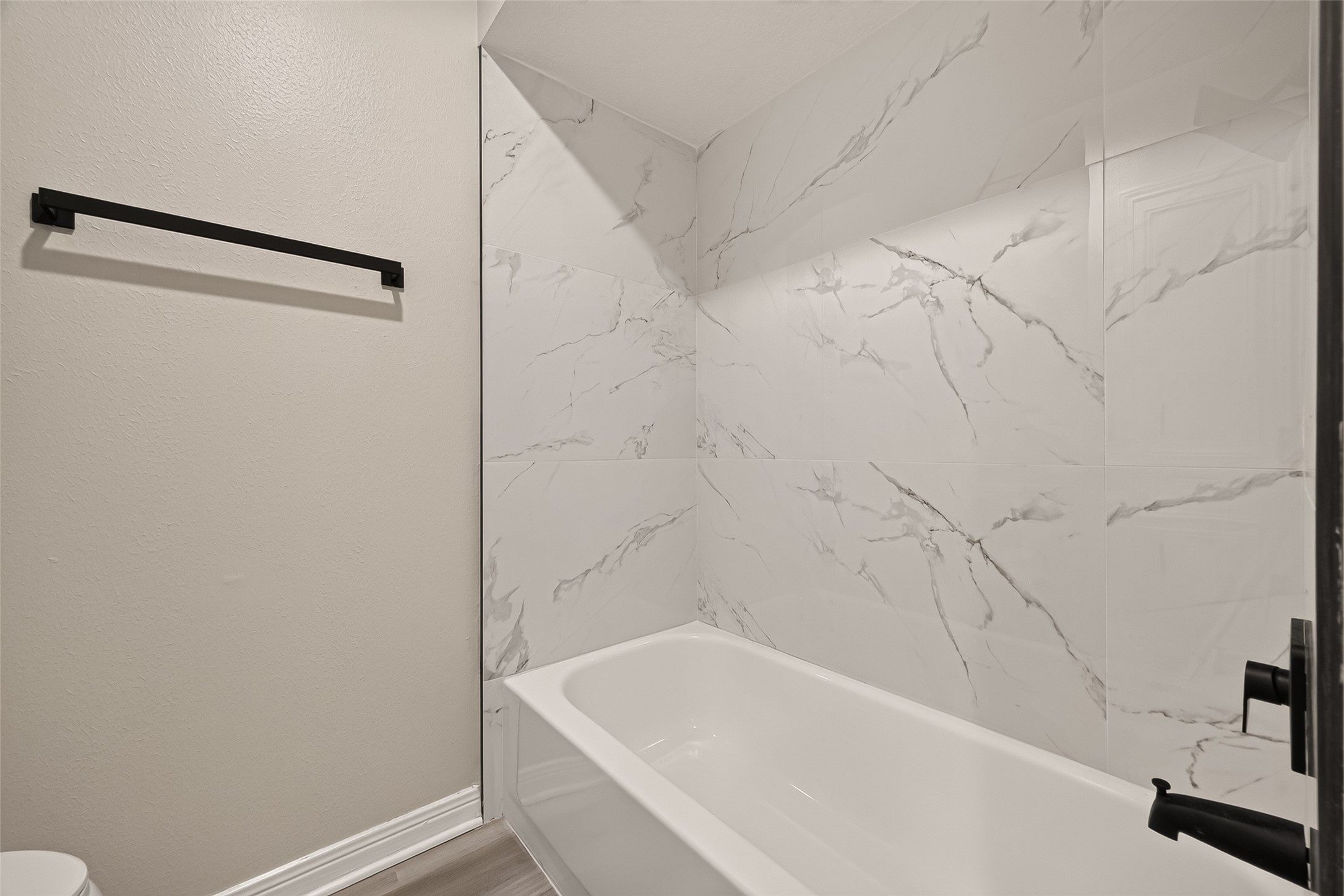 22503 Cove Hollow Drive Property Photo 33