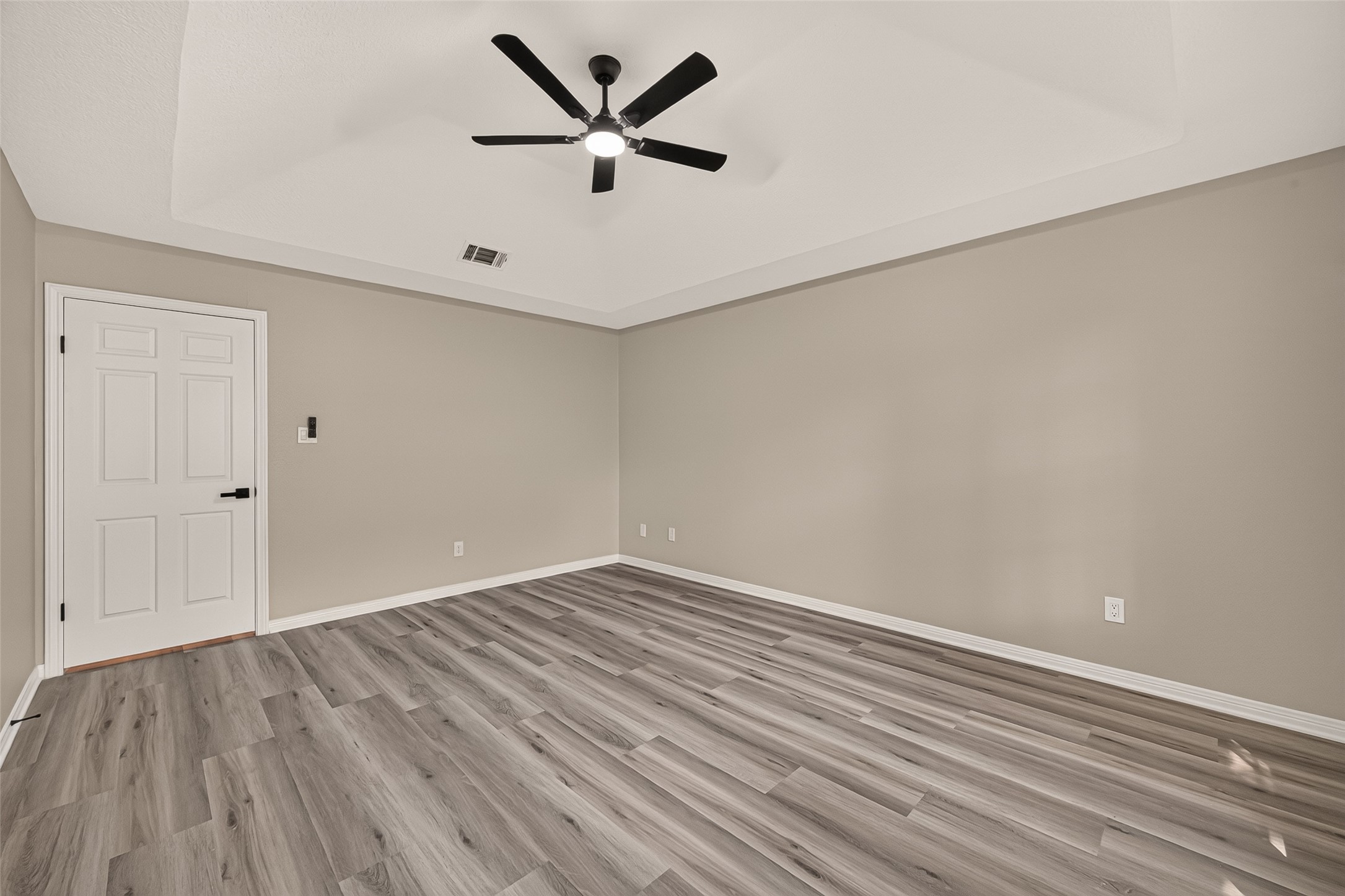 22503 Cove Hollow Drive Property Photo 37