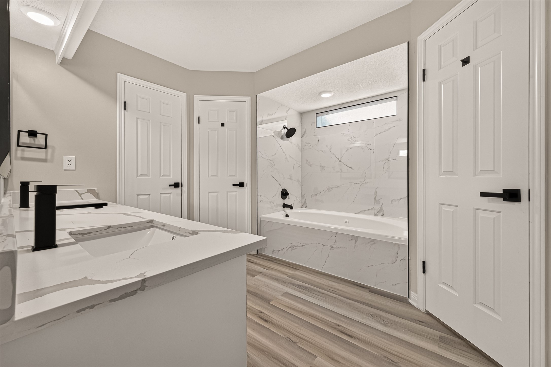 22503 Cove Hollow Drive Property Photo 39