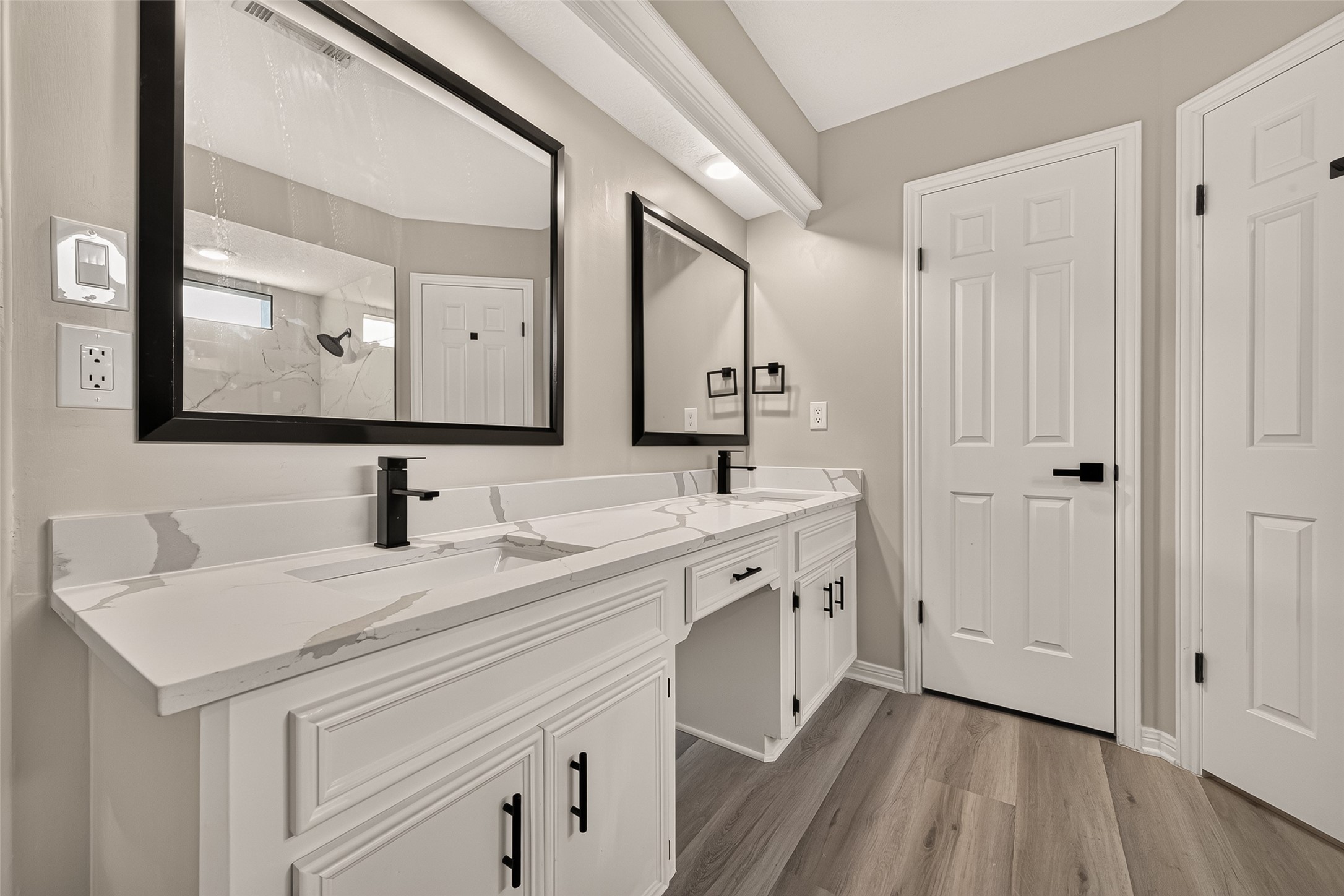 22503 Cove Hollow Drive Property Photo 41