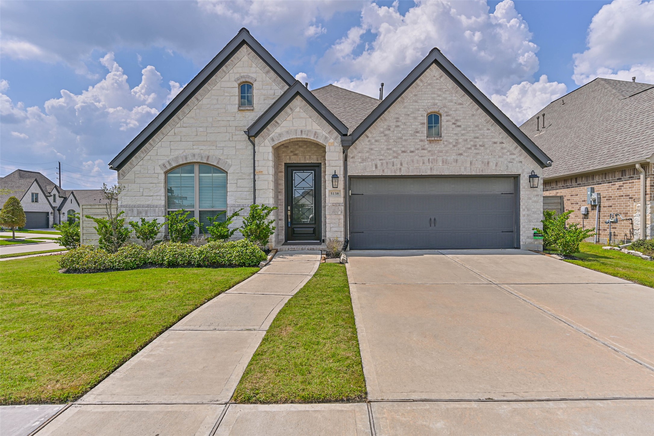 5138 Walnut Grove Lane Property Photo 1