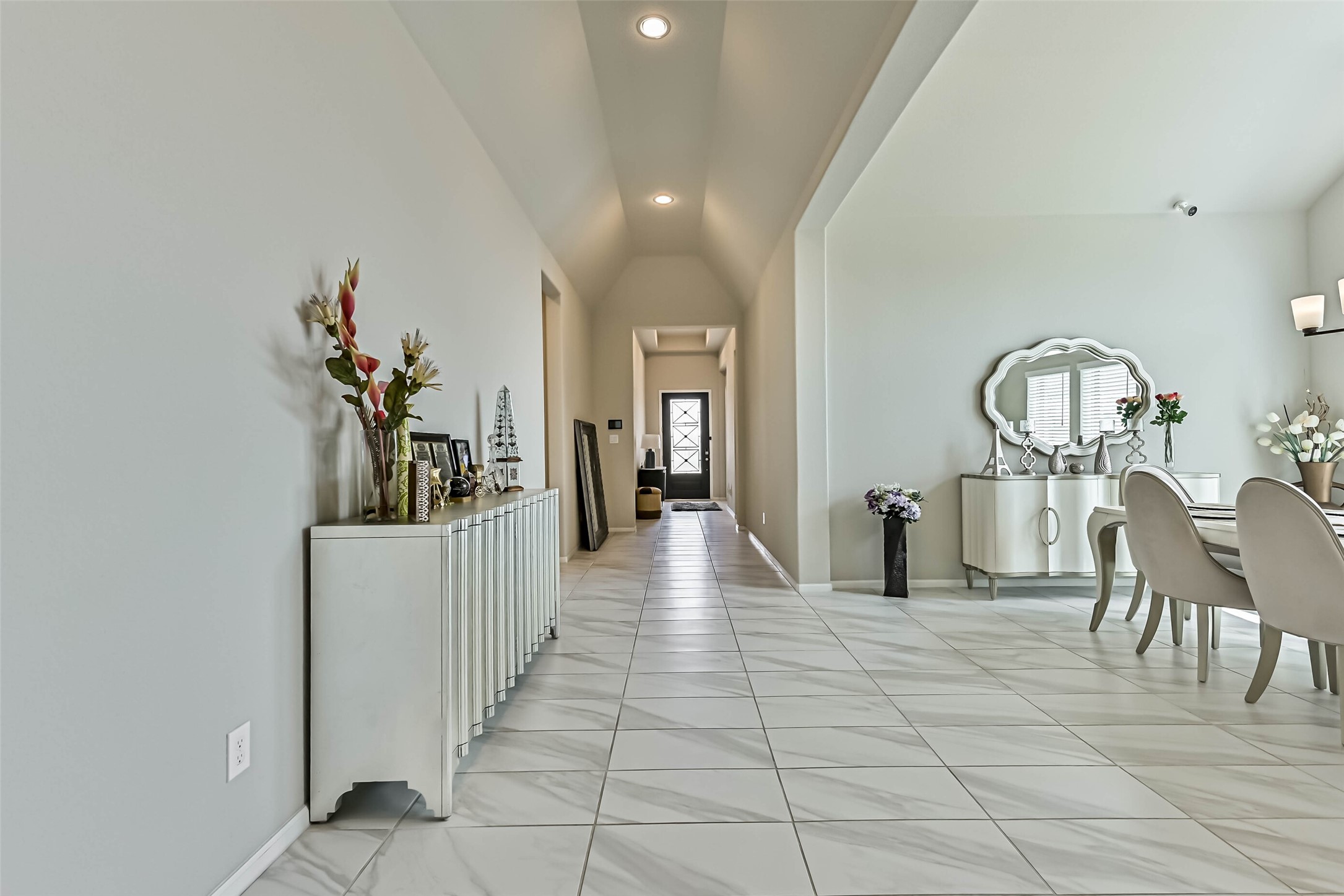 5138 Walnut Grove Lane Property Photo 4