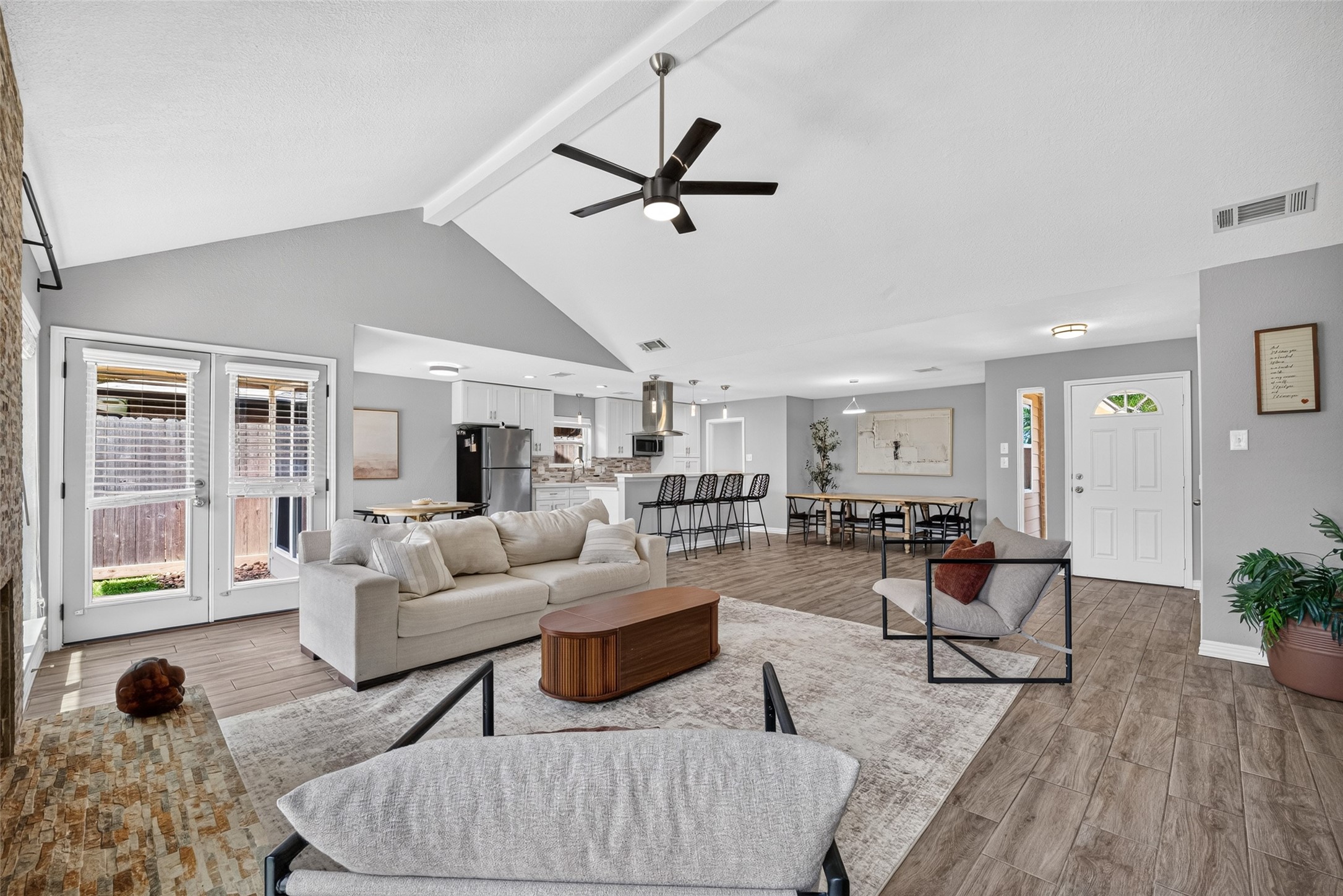 1931 Hilton Head Drive Property Photo 4