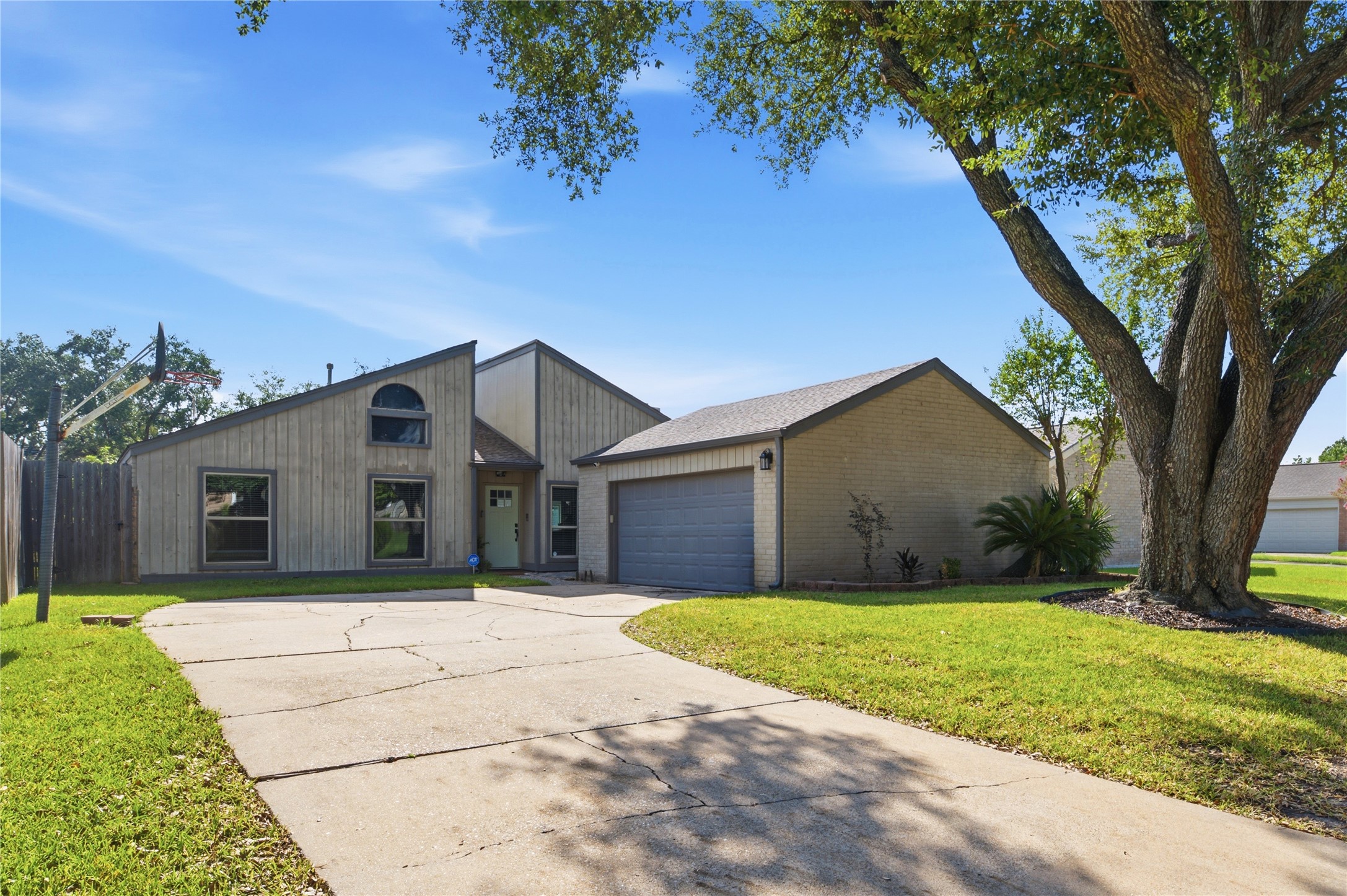 2211 Kinbrook Drive Property Photo 1