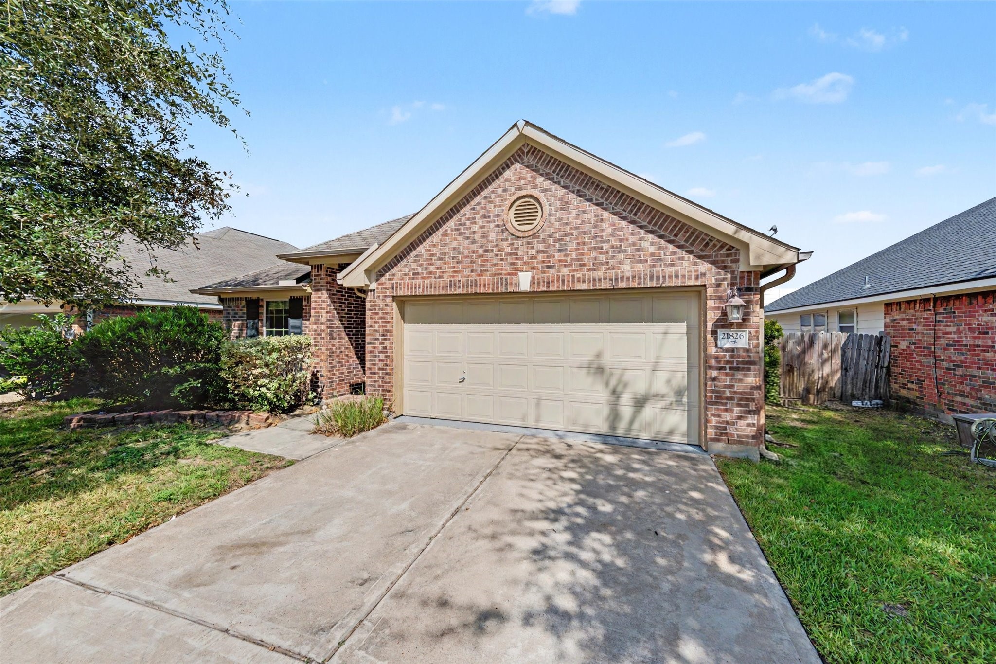 21826 Saragosa Pond Lane Property Photo 1