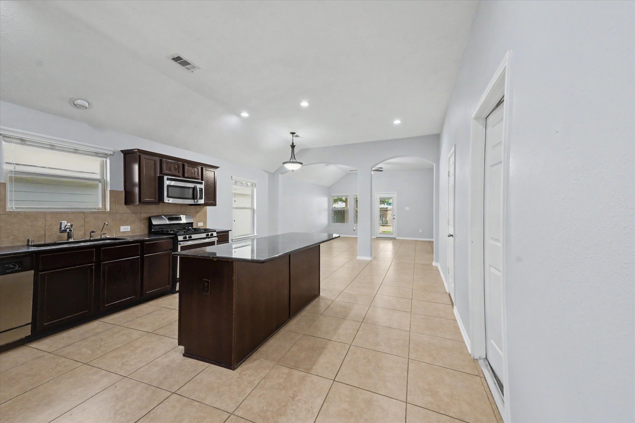 21826 Saragosa Pond Lane Property Photo 9