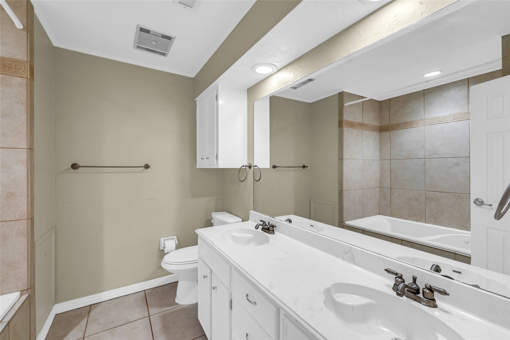 2202 Erin Glen Court Property Photo 13
