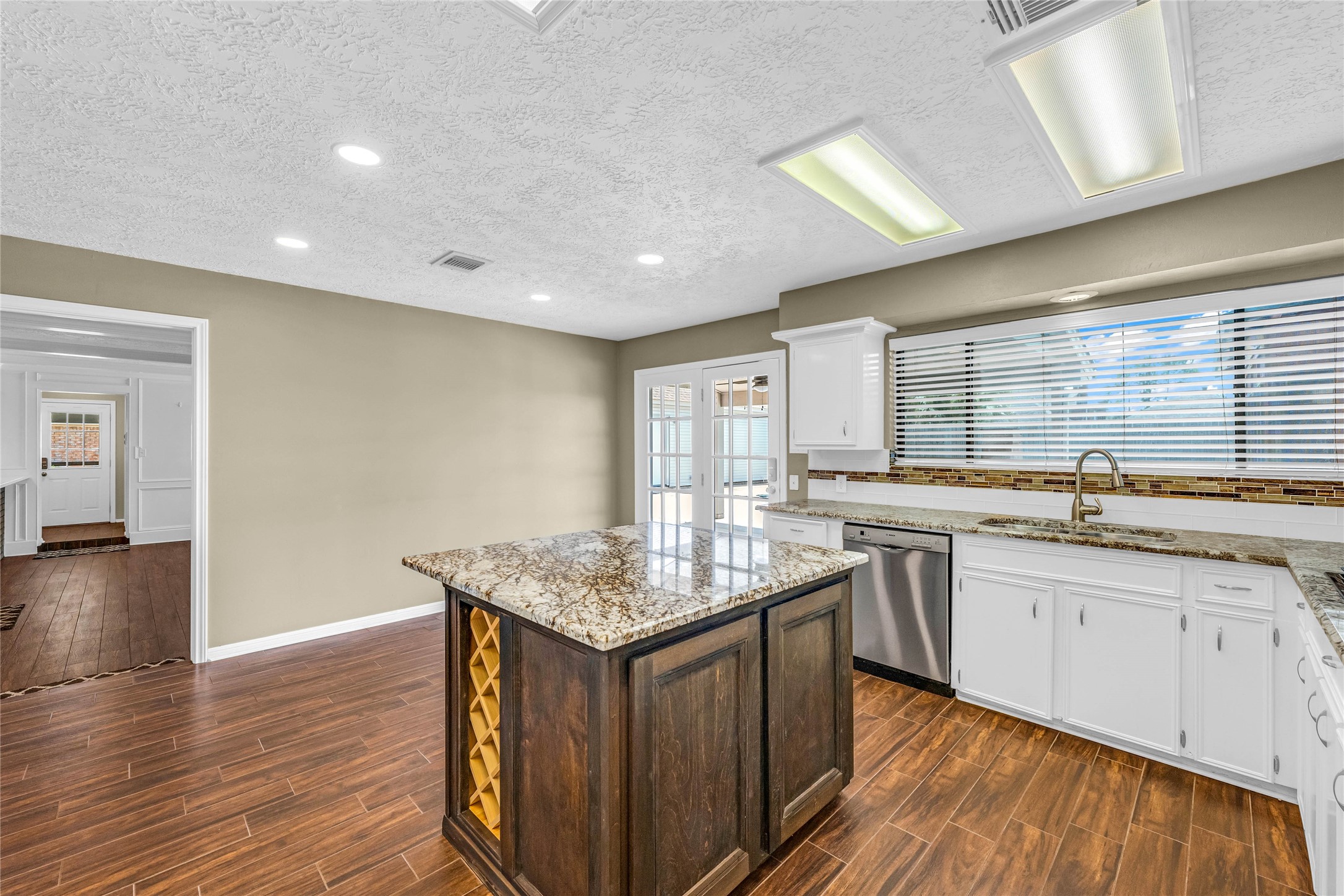2202 Erin Glen Court Property Photo 32