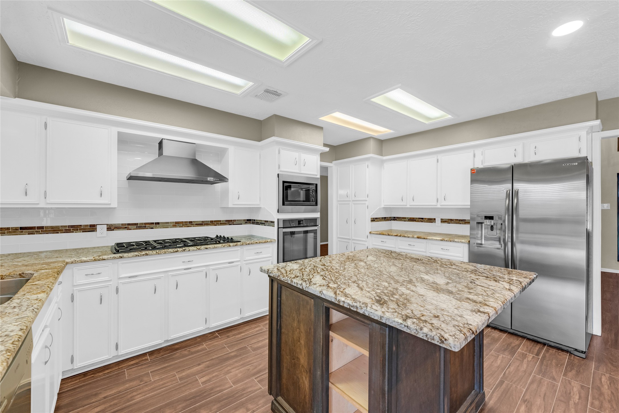 2202 Erin Glen Court Property Photo 33