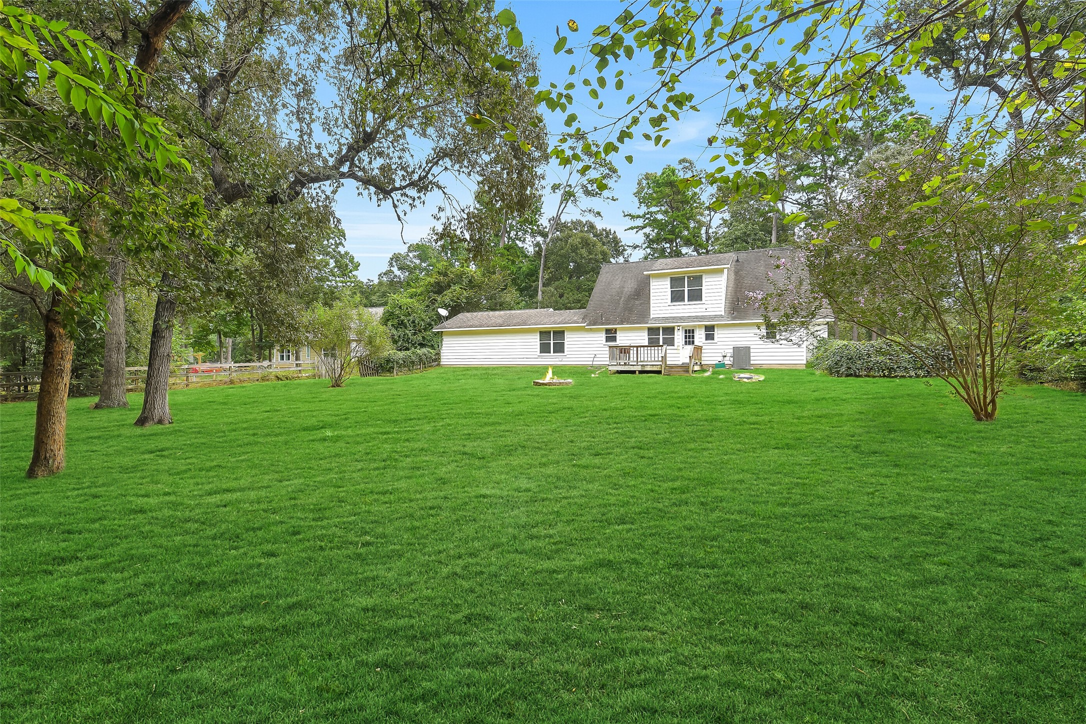 100 Oak Hollow Boulevard Property Photo 4