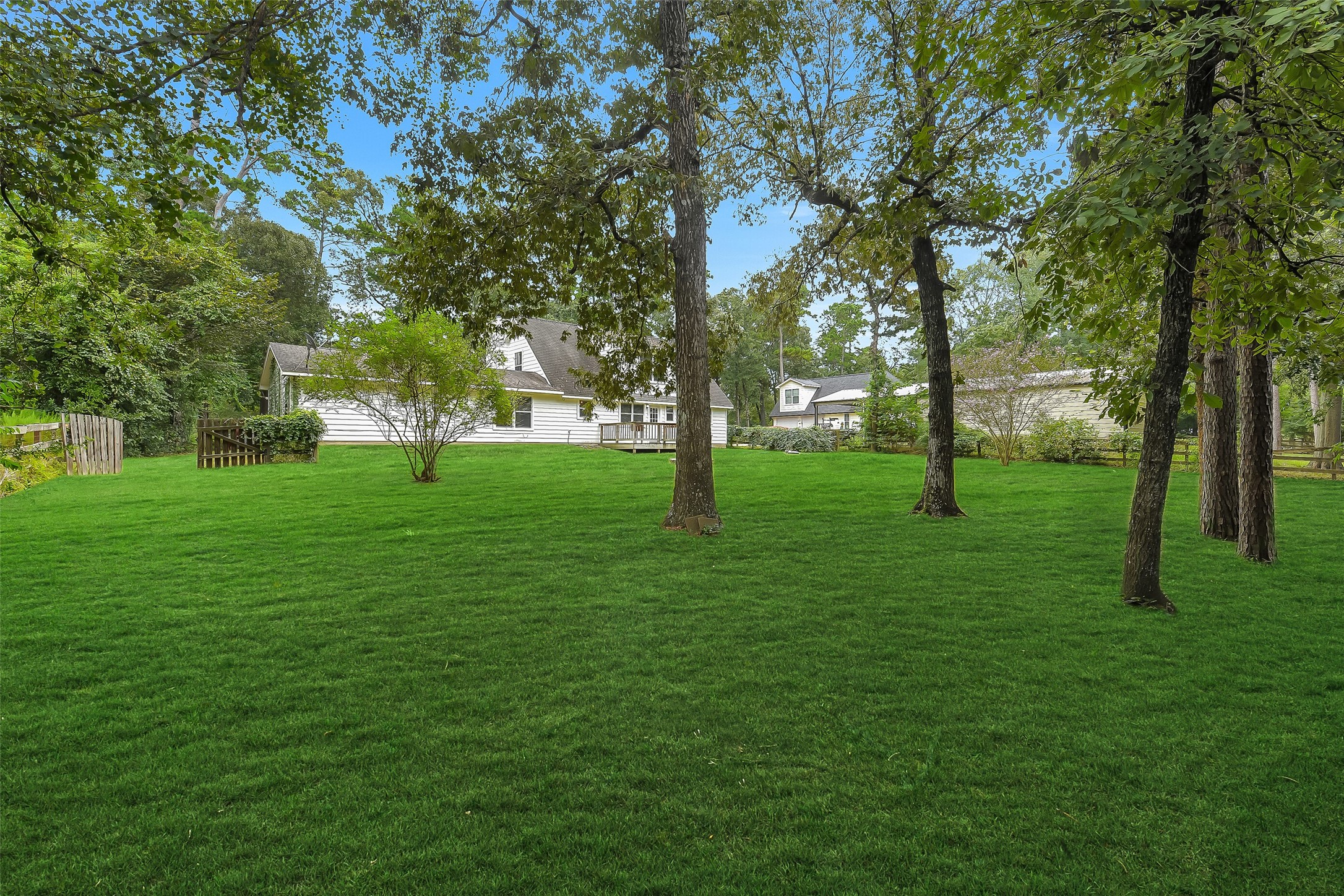 100 Oak Hollow Boulevard Property Photo 5