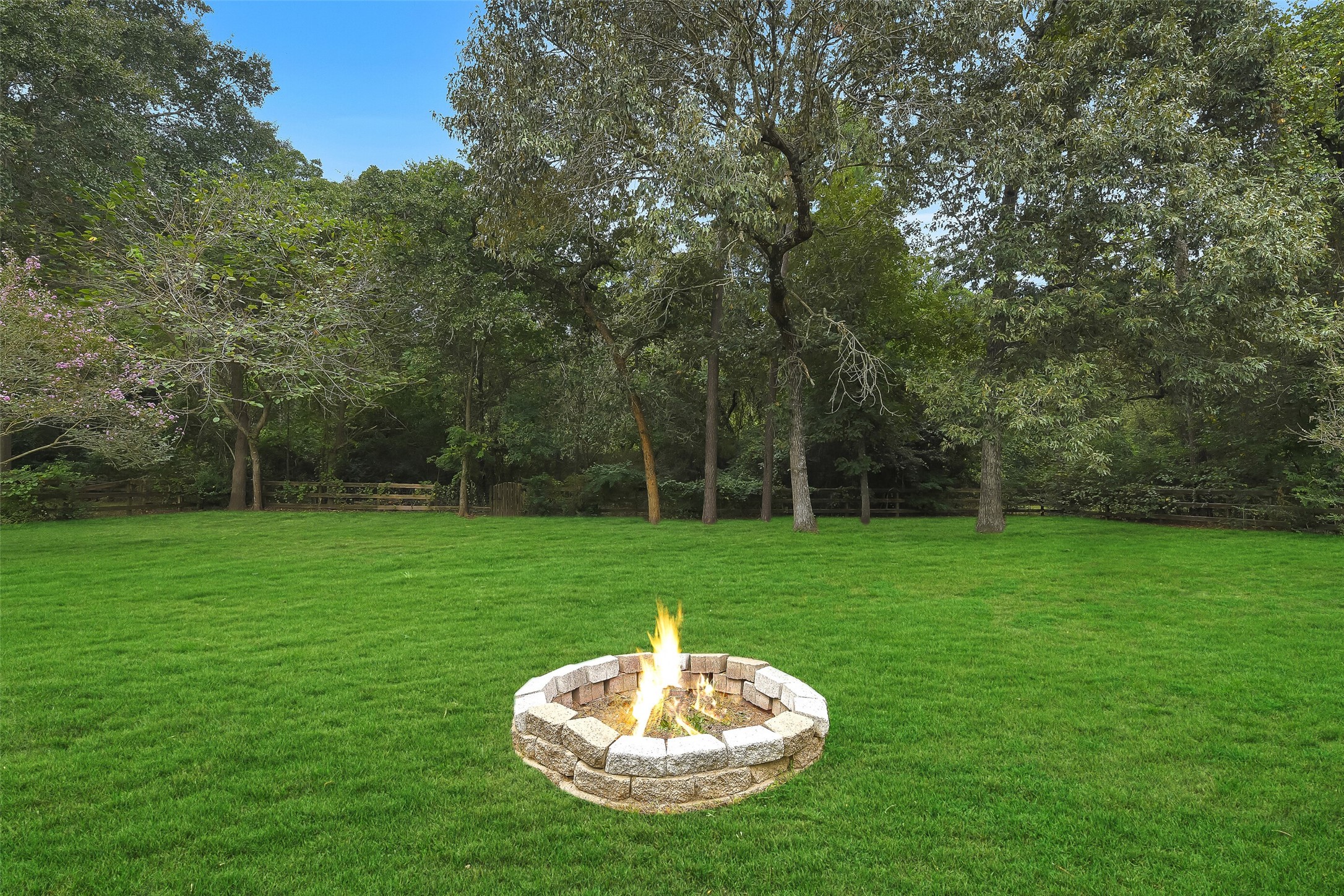 100 Oak Hollow Boulevard Property Photo 7
