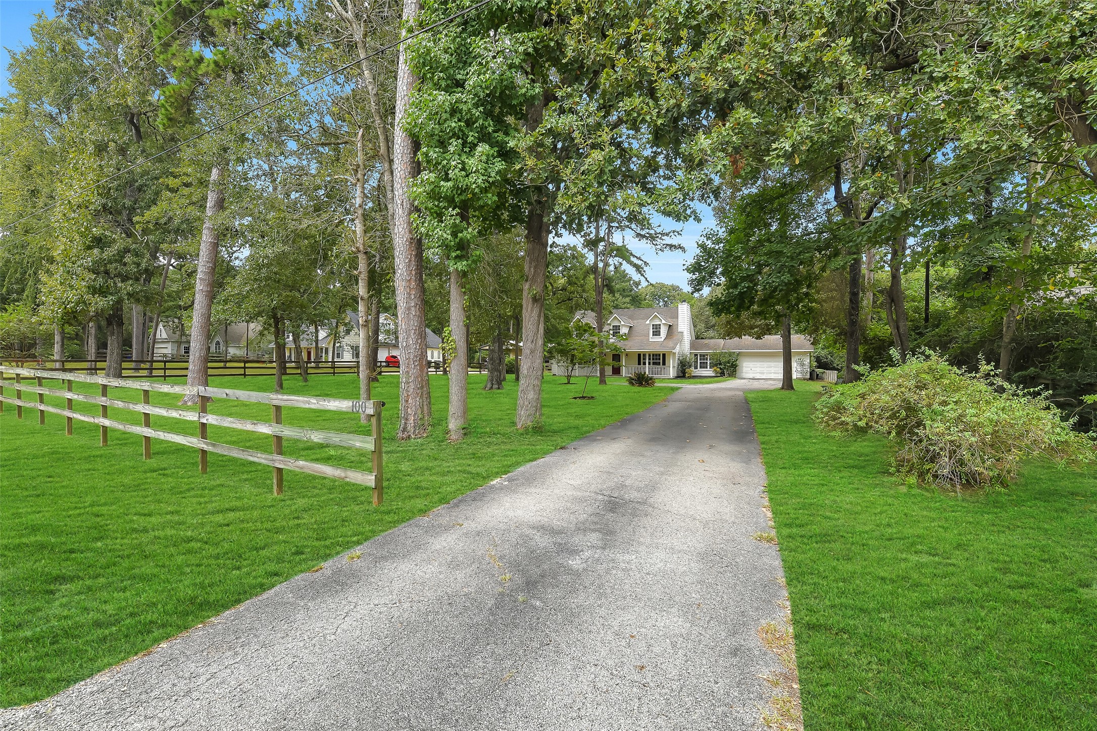 100 Oak Hollow Boulevard Property Photo 9