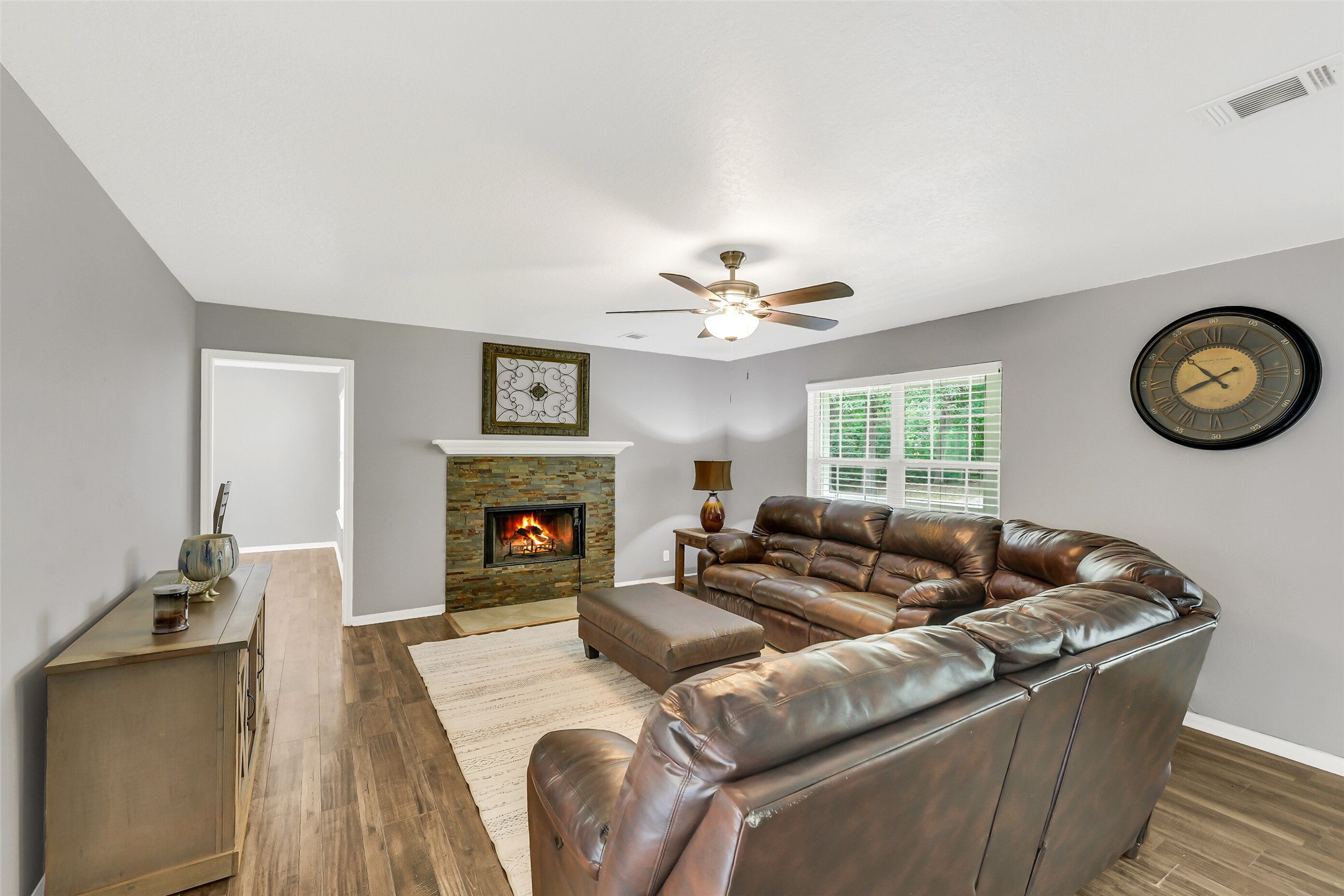 100 Oak Hollow Boulevard Property Photo 13