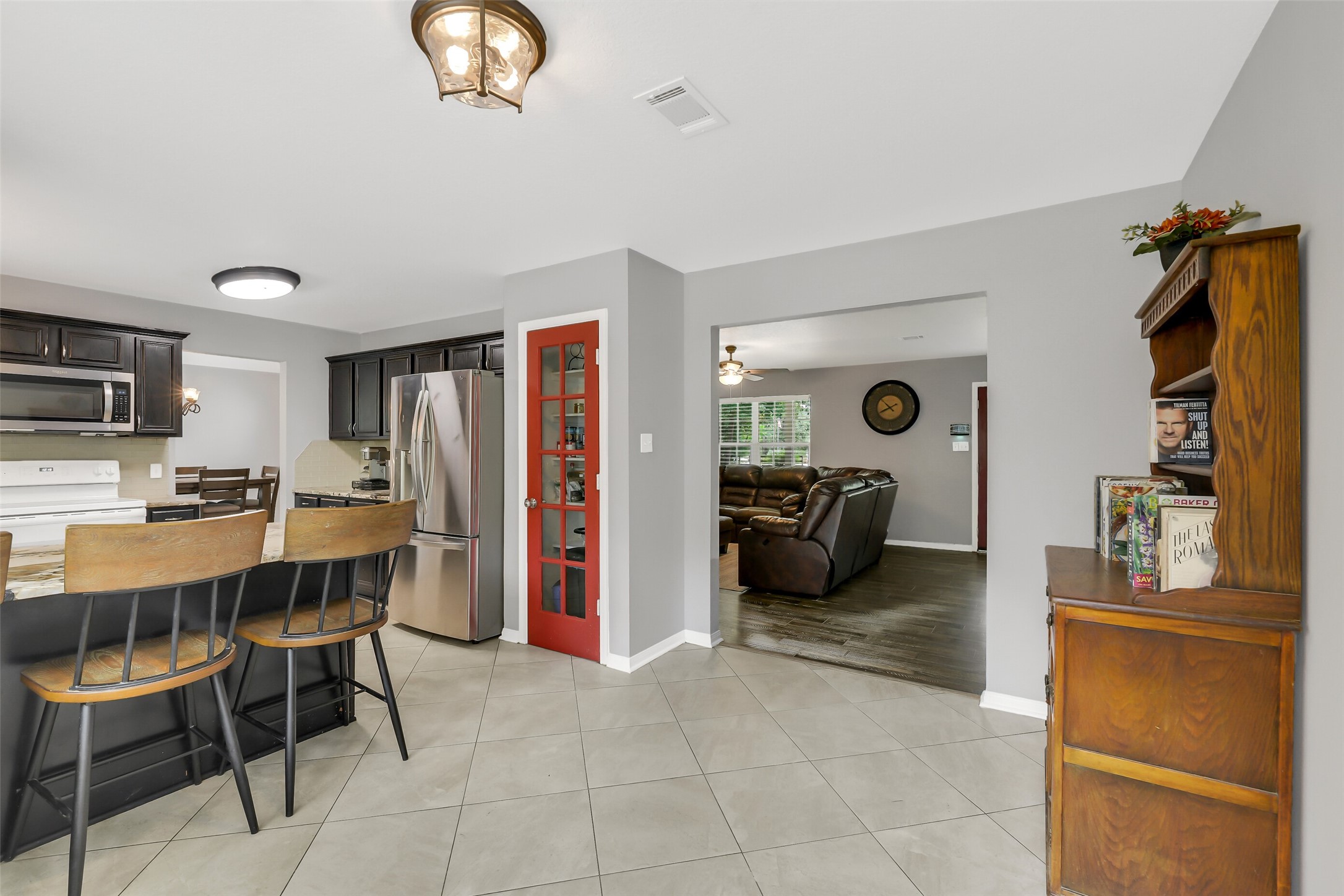 100 Oak Hollow Boulevard Property Photo 18