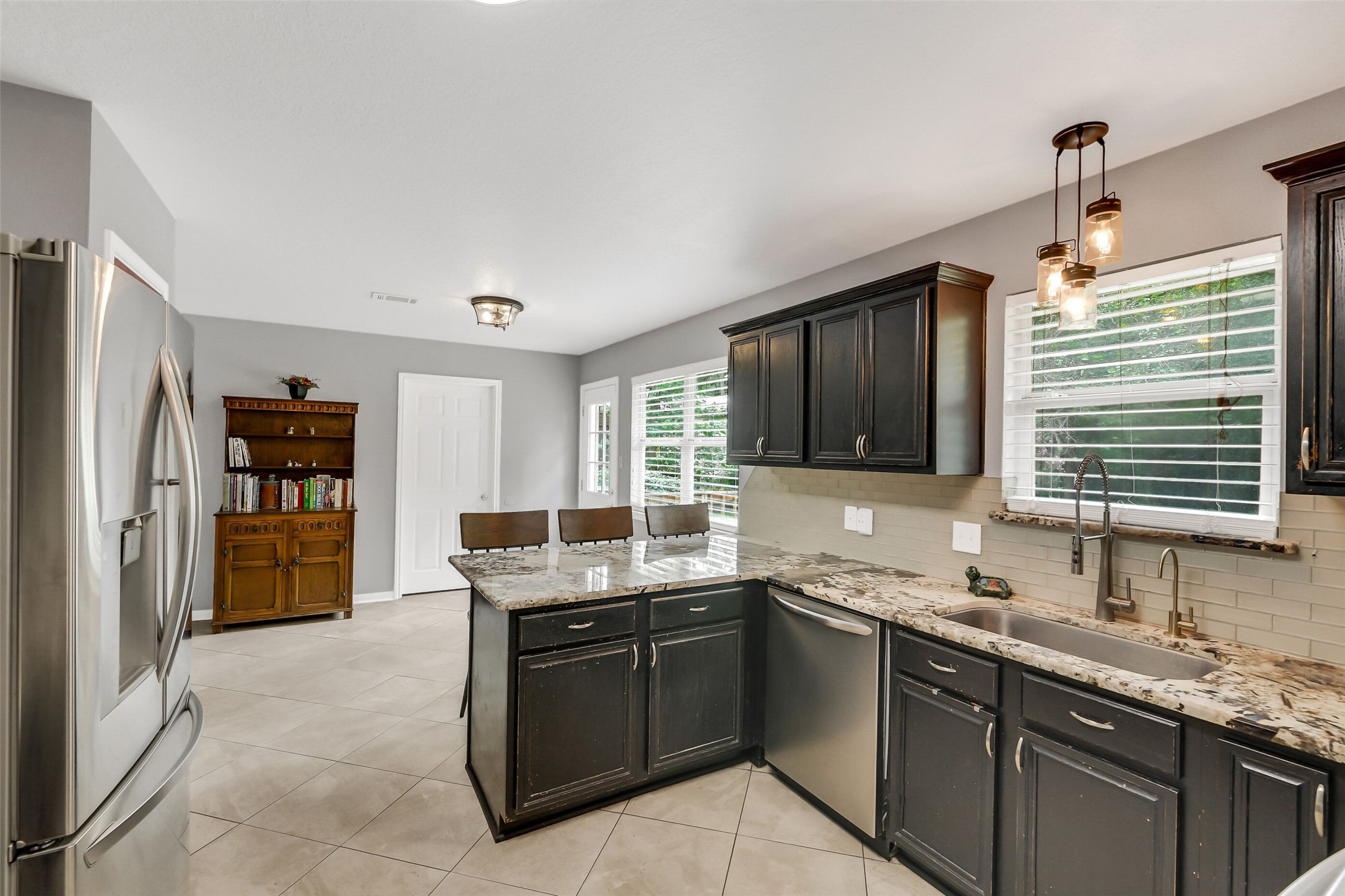 100 Oak Hollow Boulevard Property Photo 21