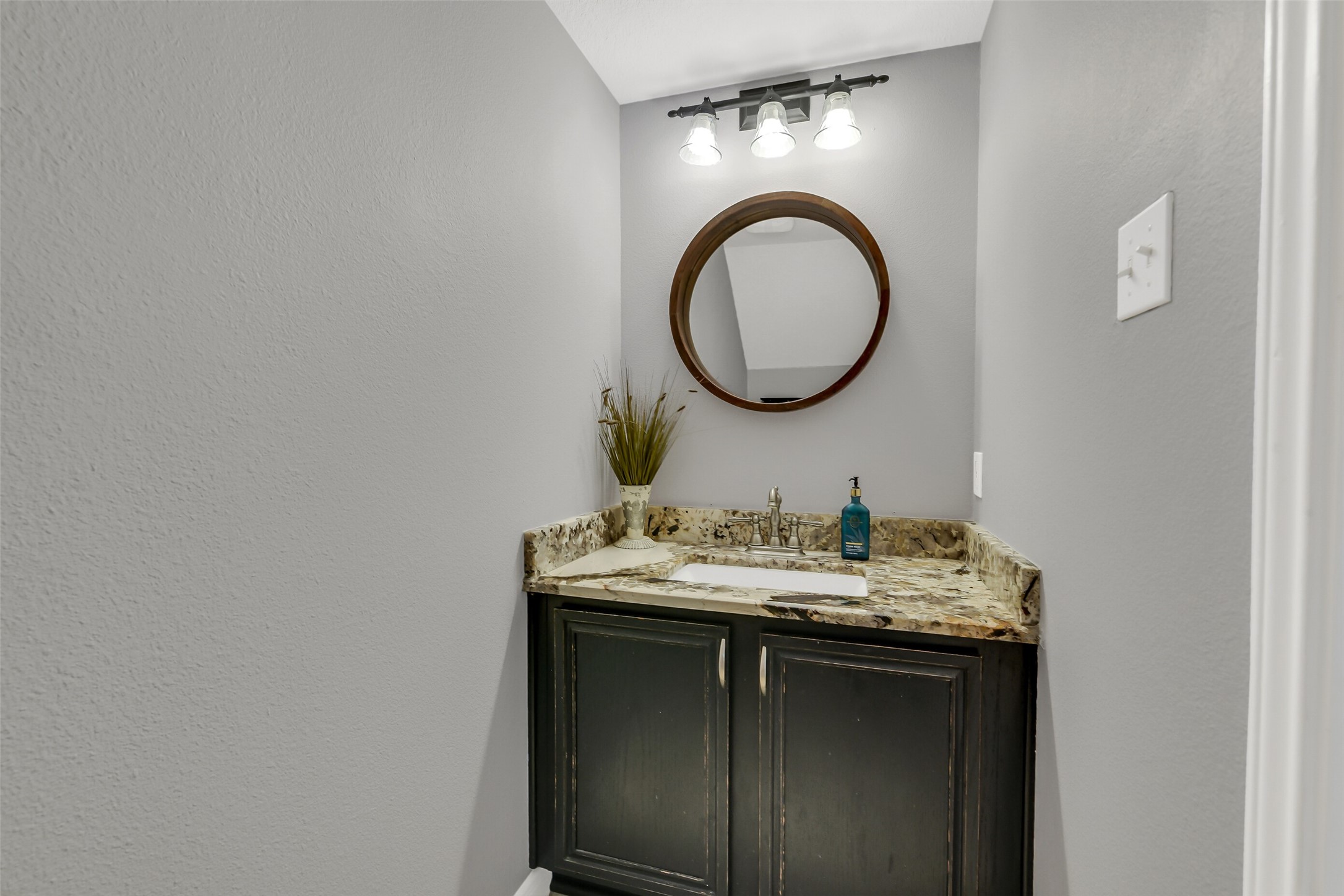 100 Oak Hollow Boulevard Property Photo 26