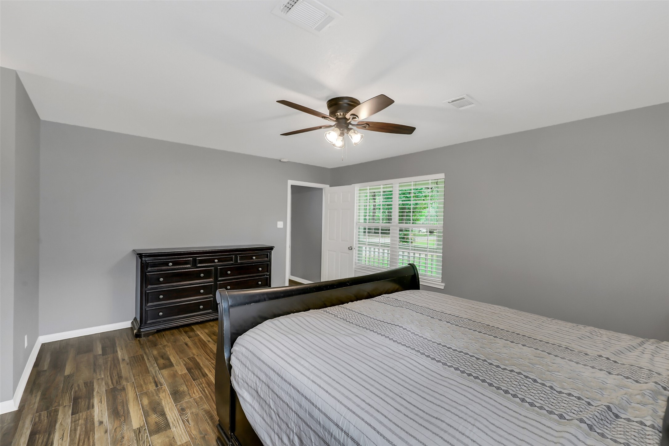 100 Oak Hollow Boulevard Property Photo 29