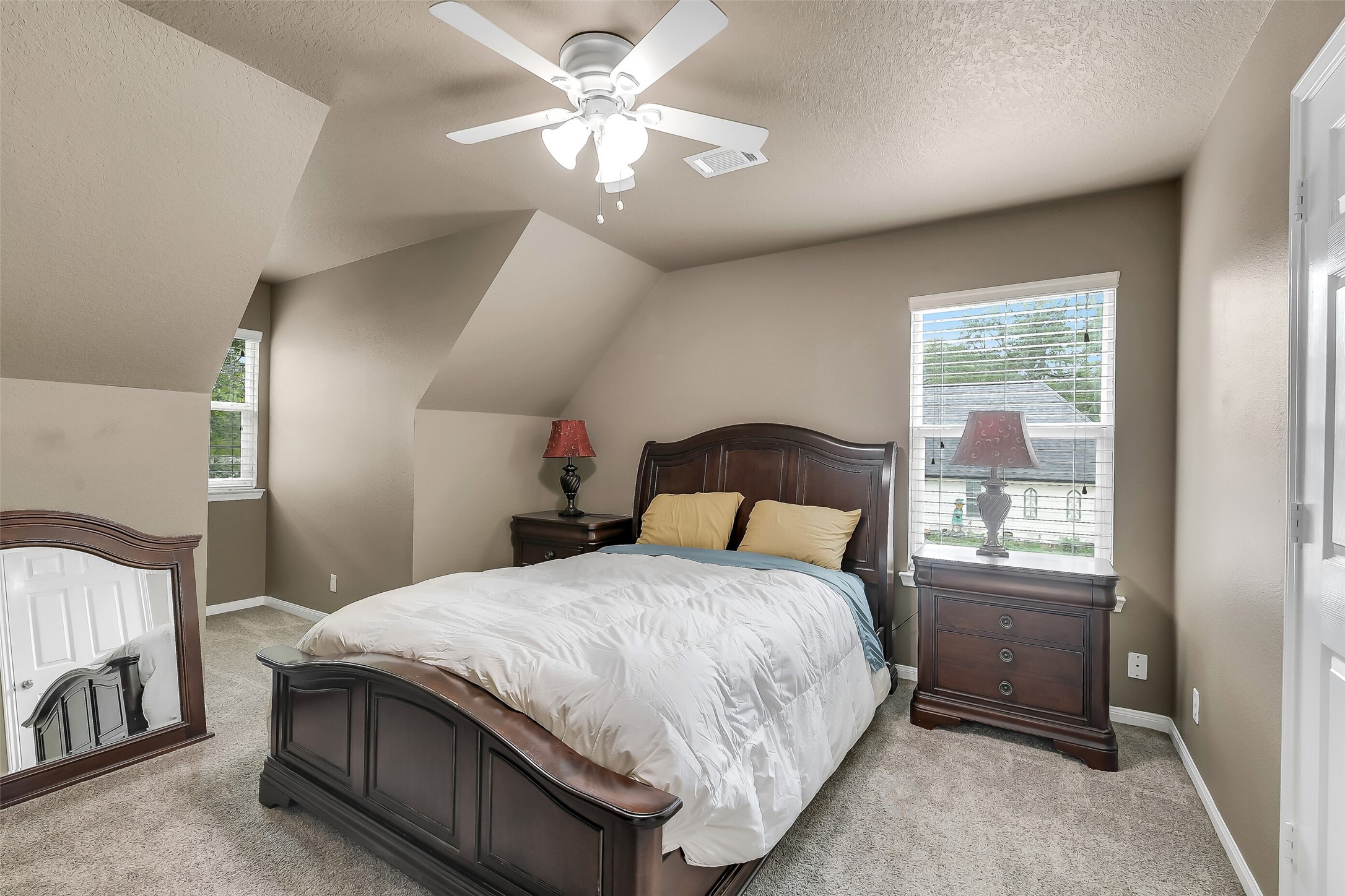 100 Oak Hollow Boulevard Property Photo 35