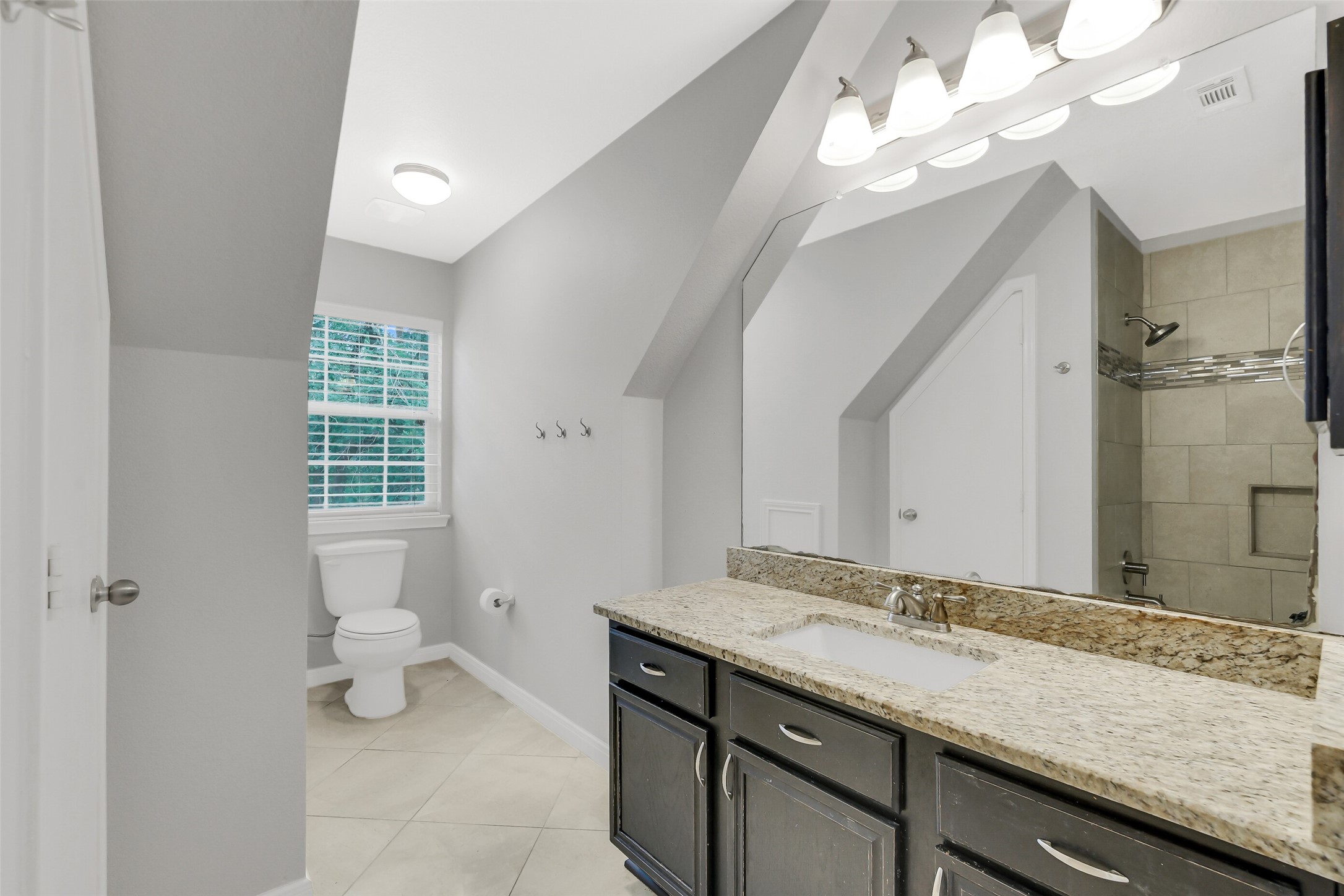 100 Oak Hollow Boulevard Property Photo 37