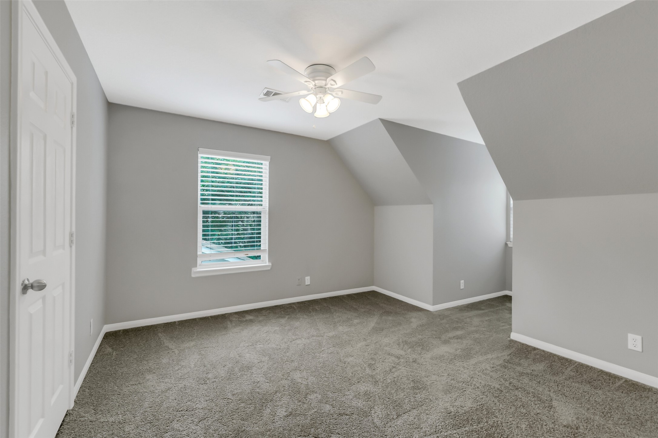 100 Oak Hollow Boulevard Property Photo 39