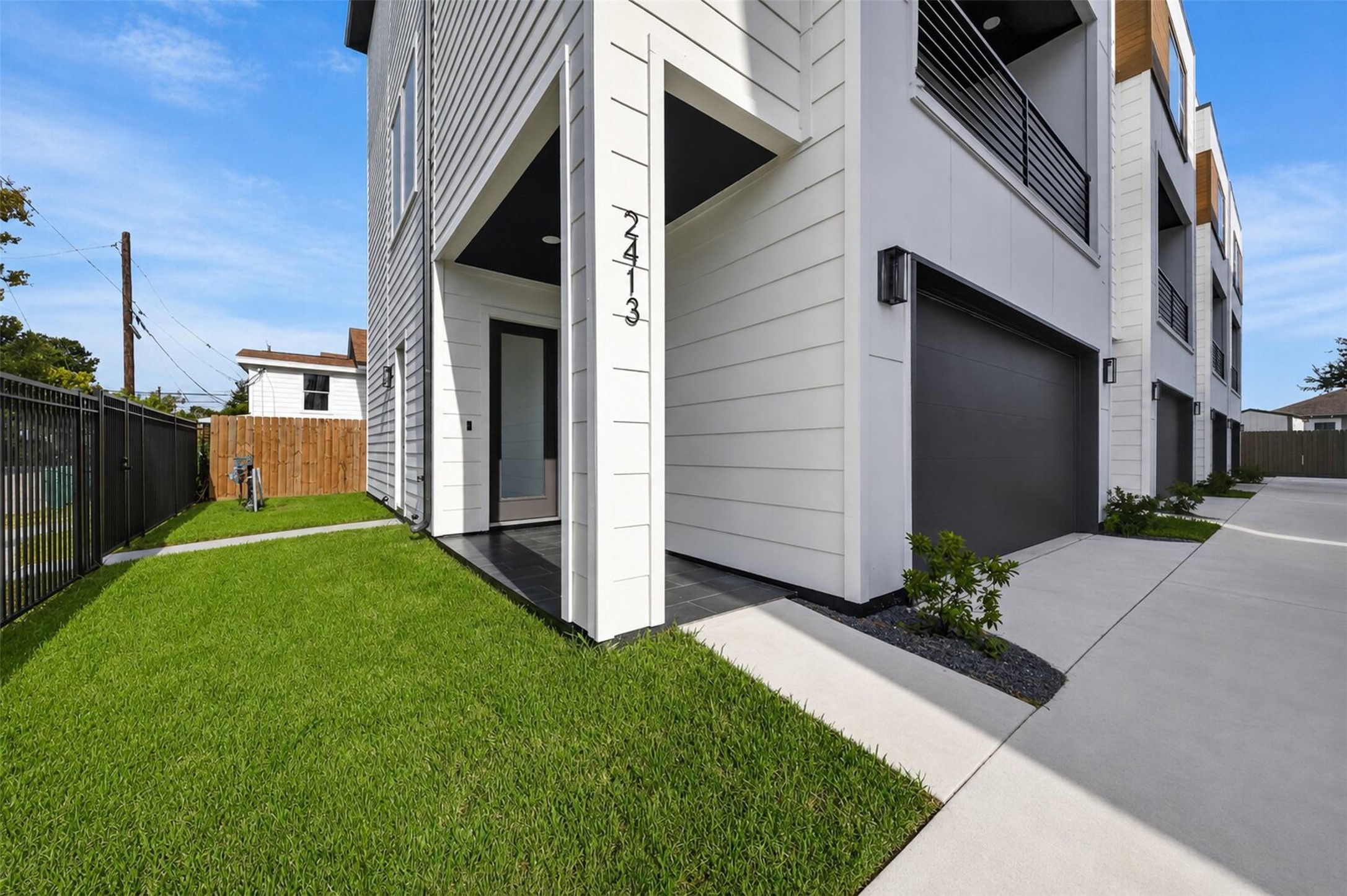 2421 Harrington Street Property Photo 1