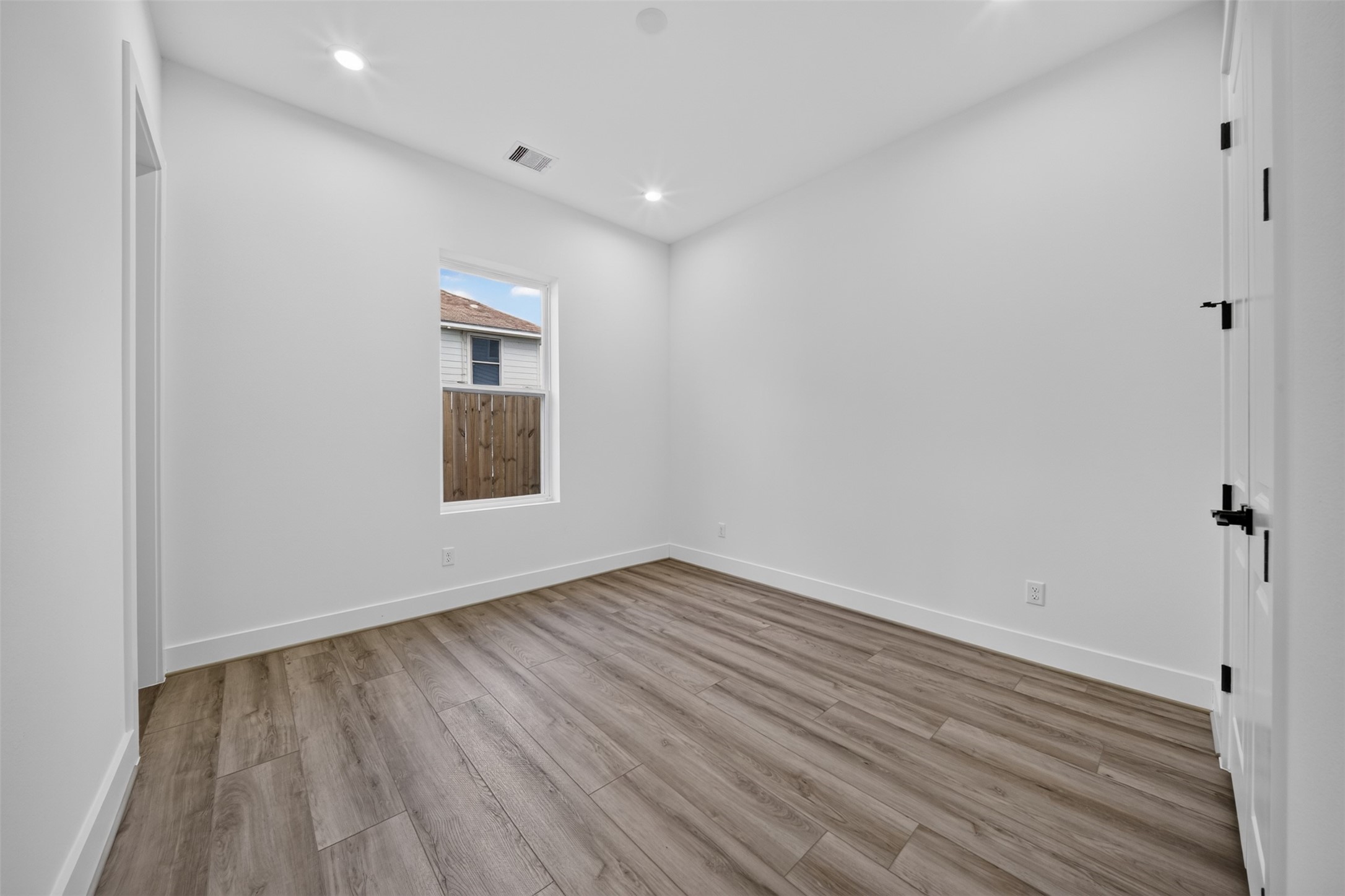 2421 Harrington Street Property Photo 9