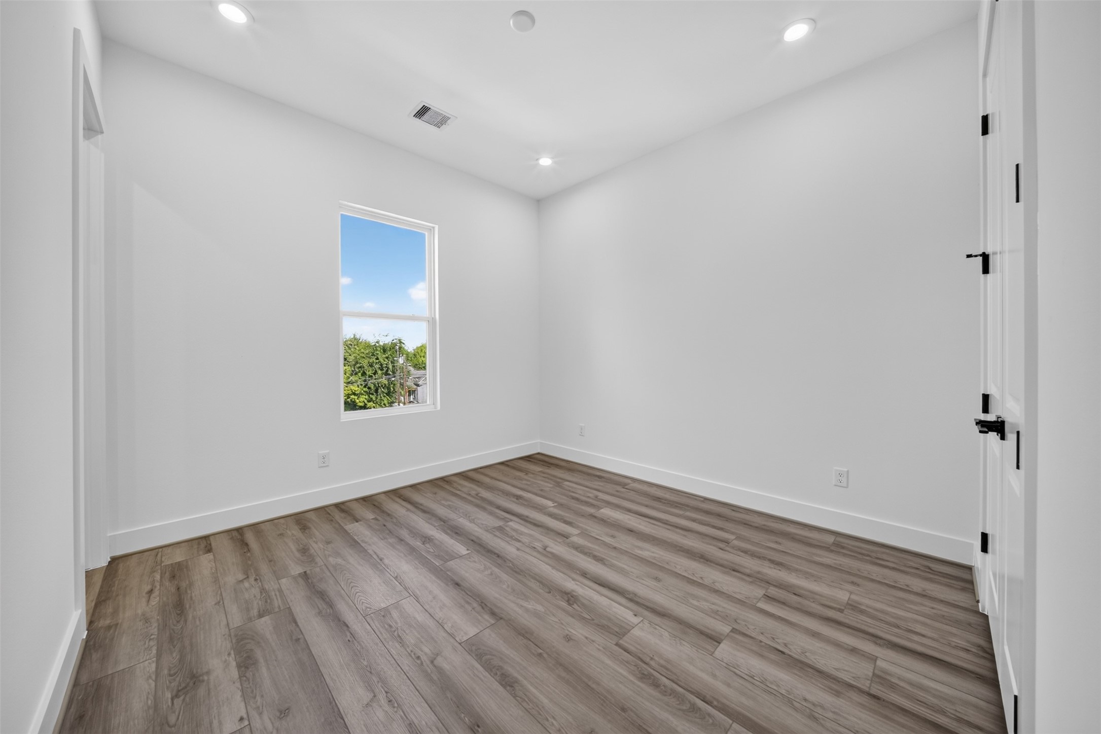 2421 Harrington Street Property Photo 32