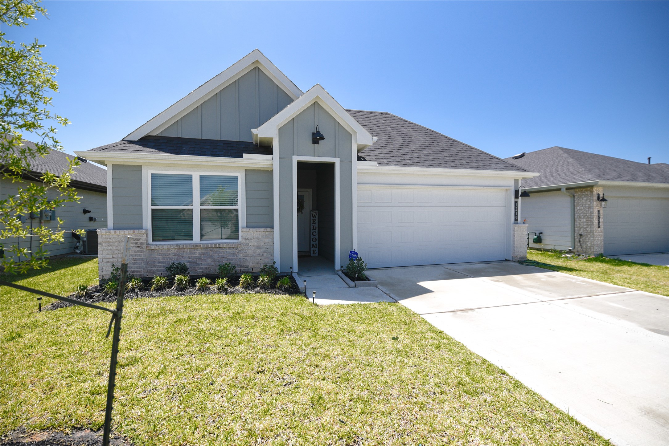 1219 Ricasoli Drive Property Photo 1