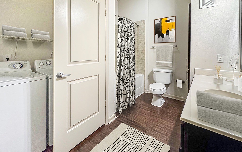 400 Mcgowen Street 2110 Property Photo 5