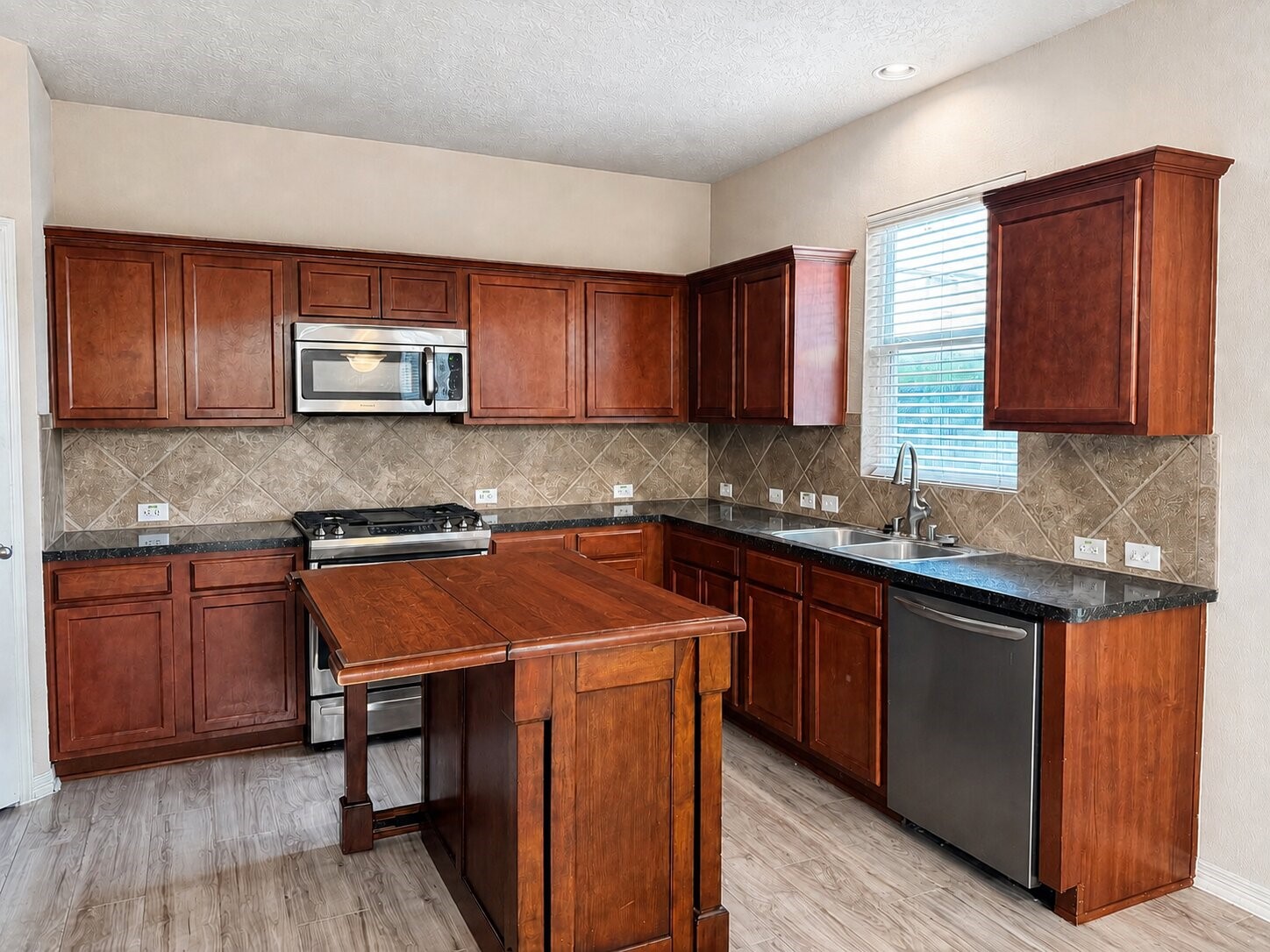 3322 Aegean Drive Property Photo 10