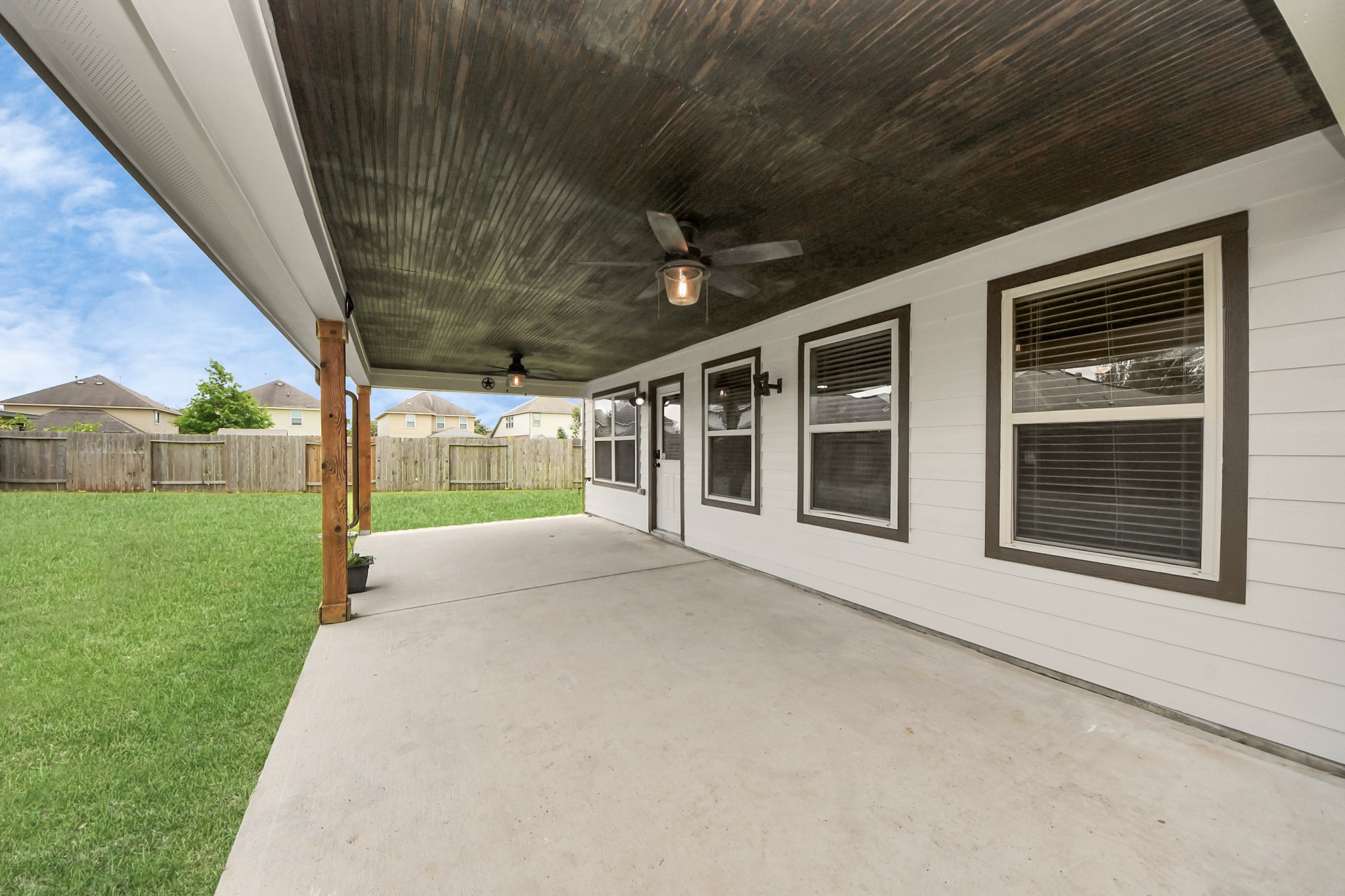 13739 Corken Way Court Property Photo 2