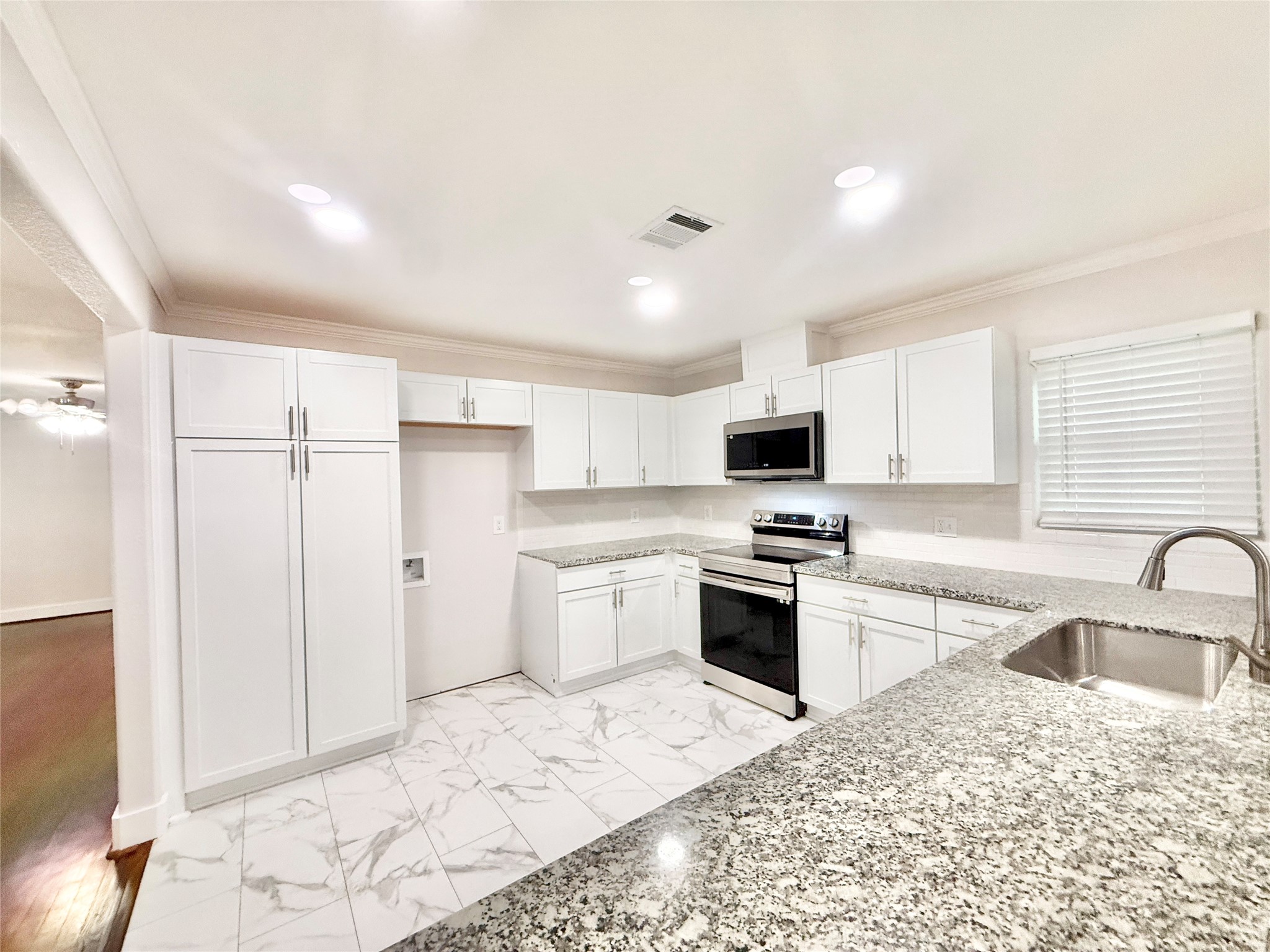 306 Wisteria Street Property Photo 6
