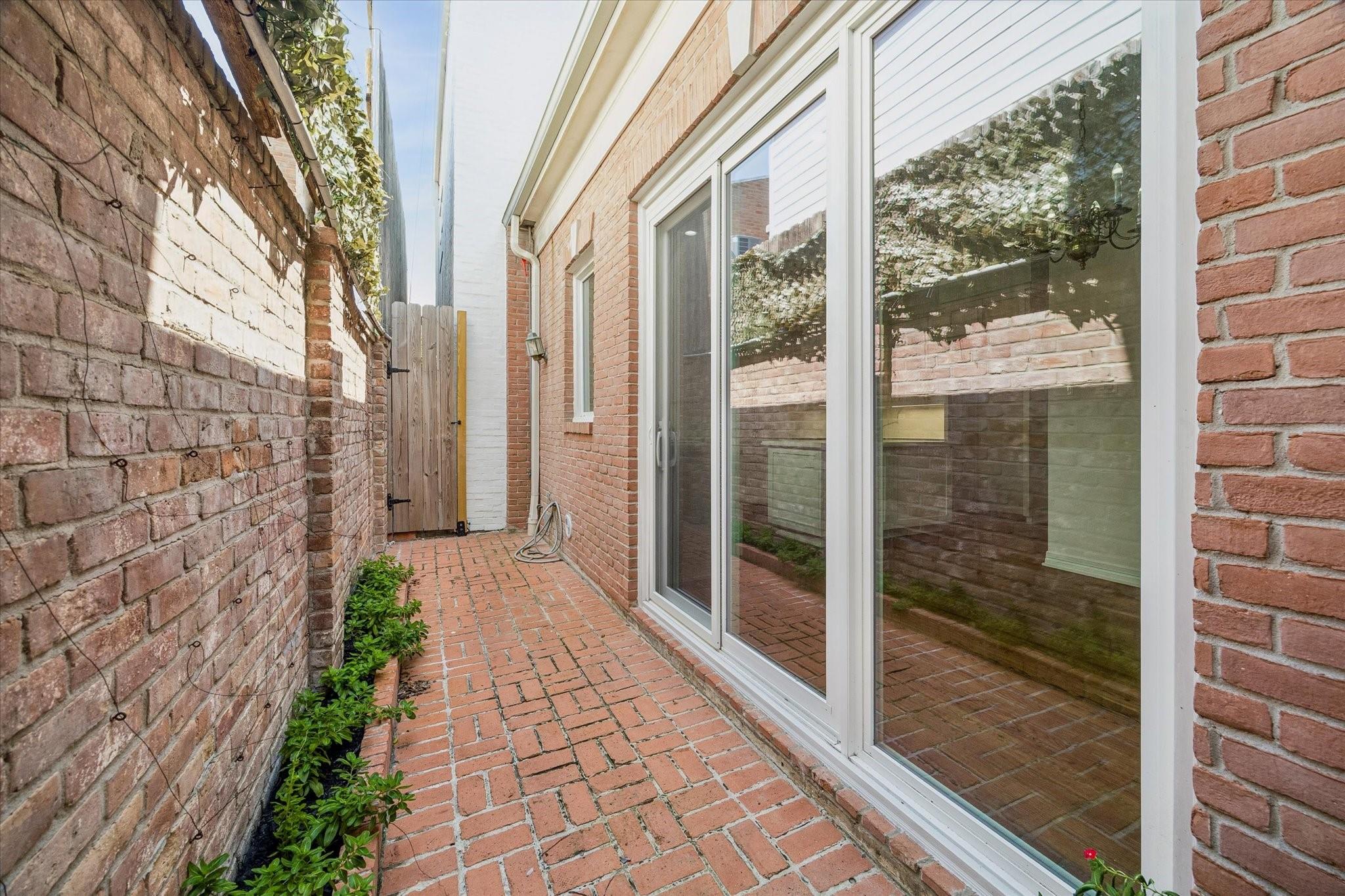 983 S Post Oak Lane Property Photo 15
