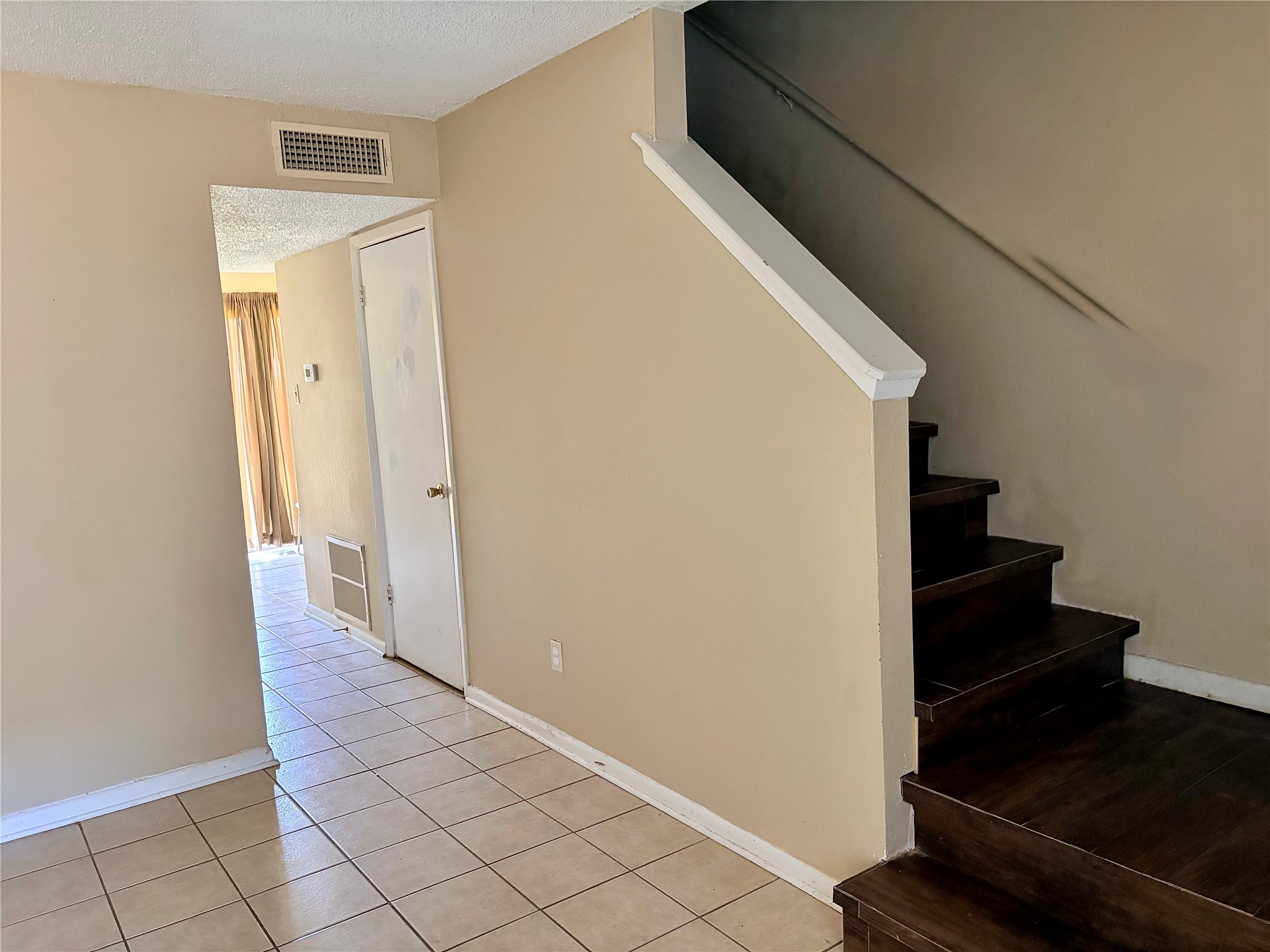 702 Hargest Street 7 Property Photo 3