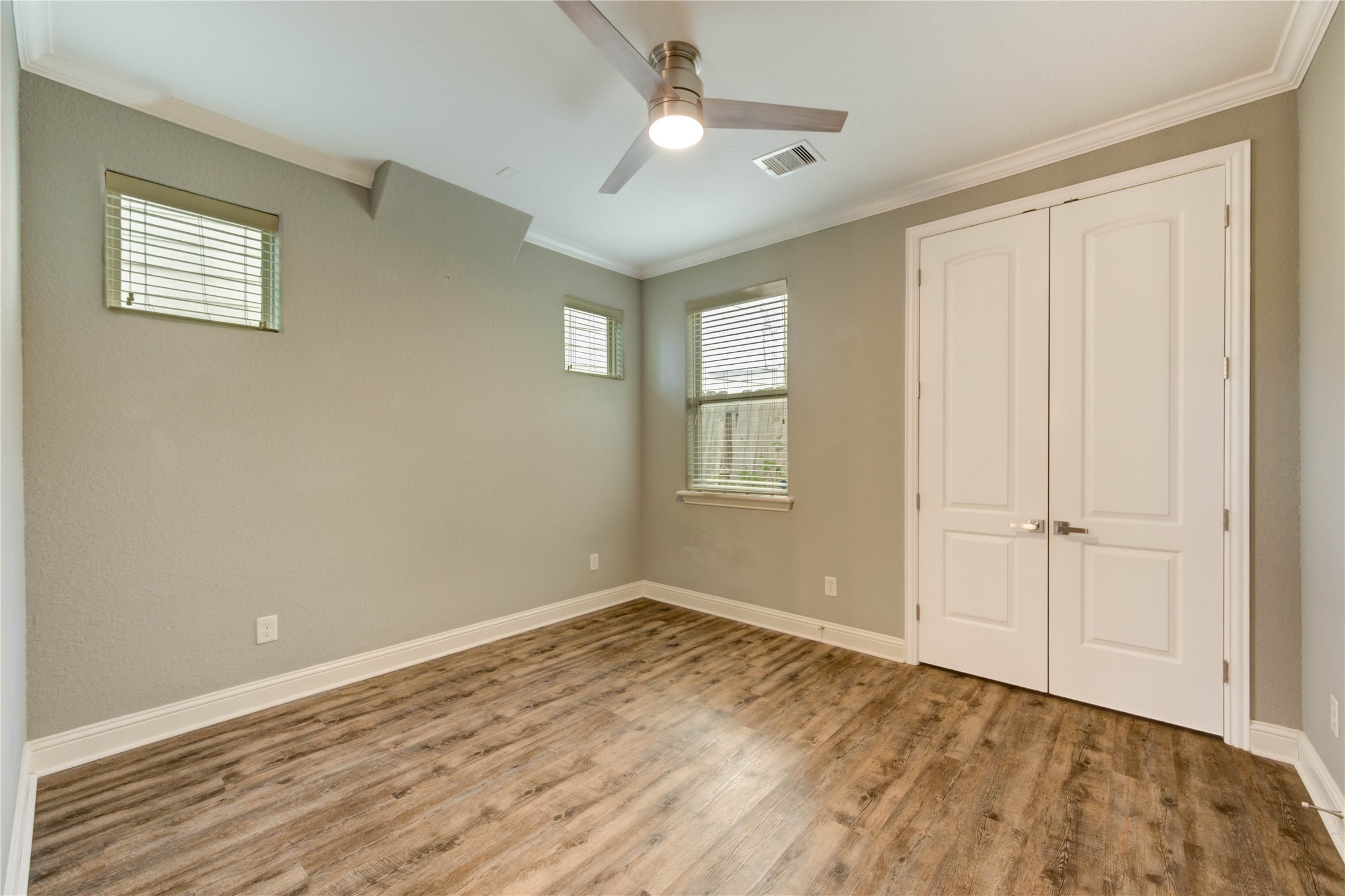 5711 Allen Street Property Photo 7