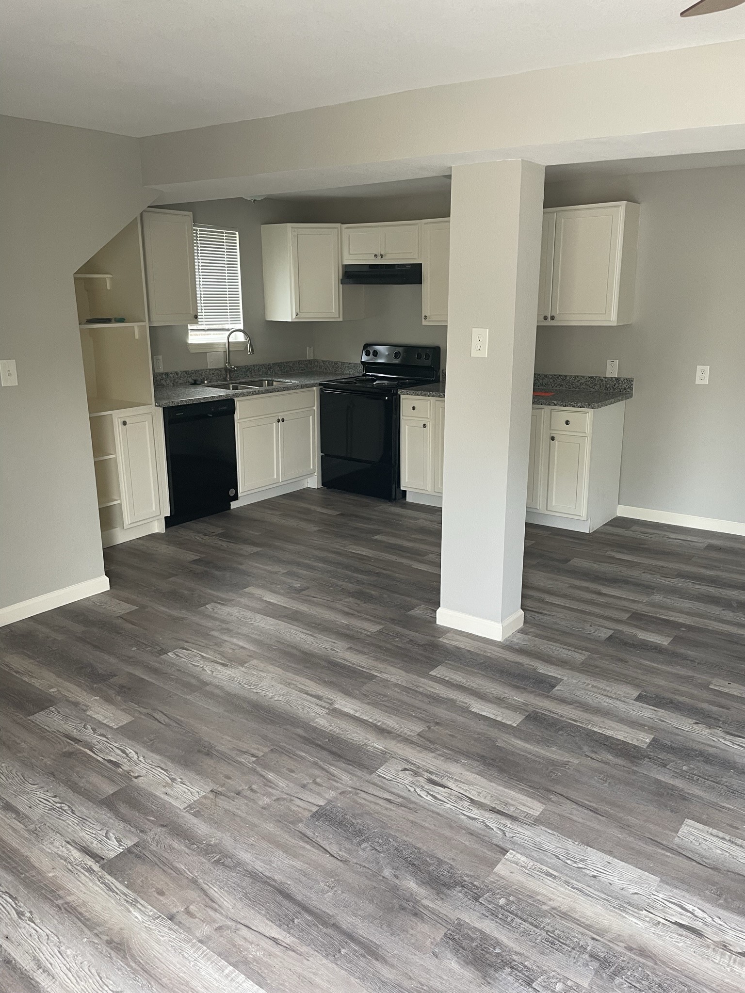 9216 1/2 E Avenue P Property Photo 2