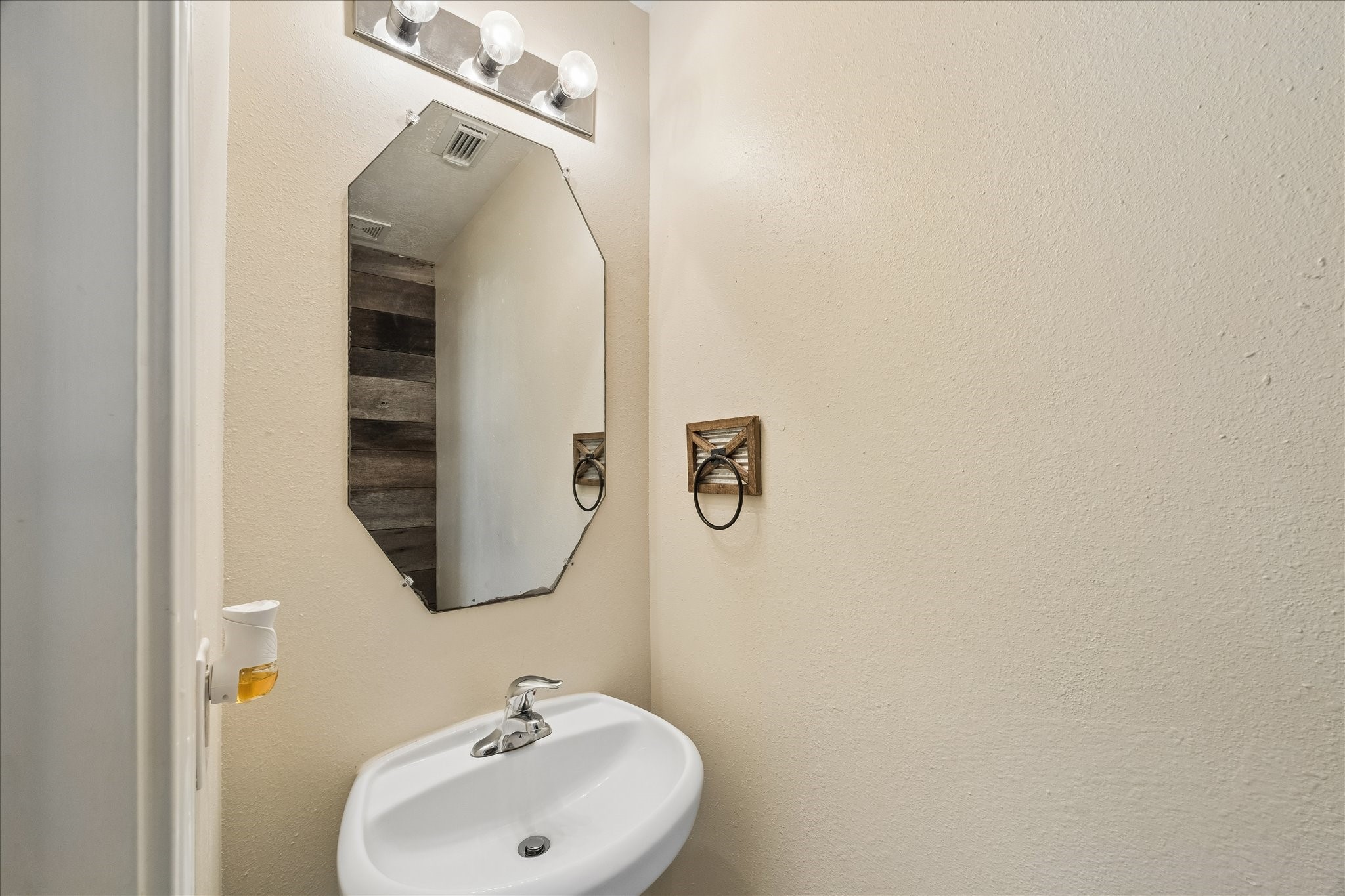 341 Capella Oaks Lane Property Photo 5
