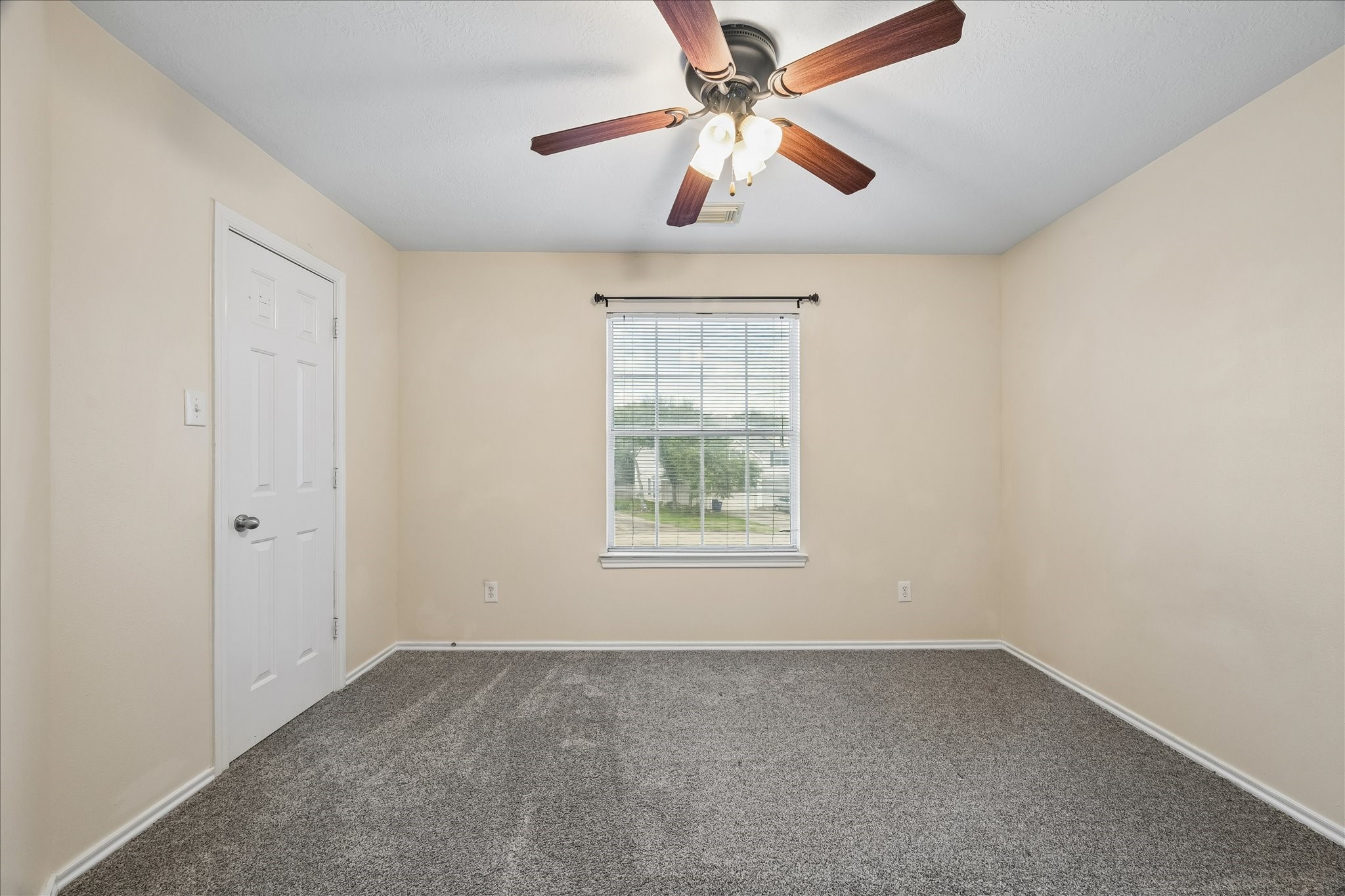 341 Capella Oaks Lane Property Photo 9