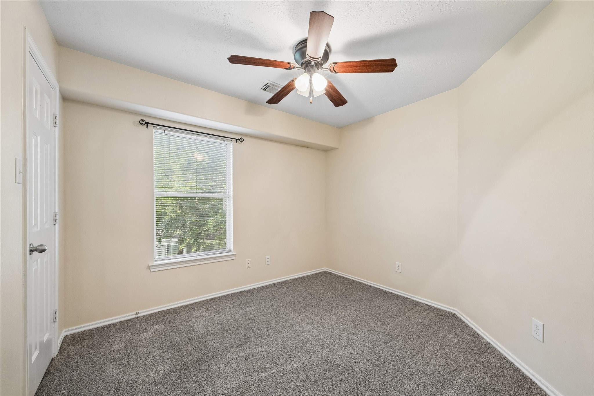 341 Capella Oaks Lane Property Photo 10