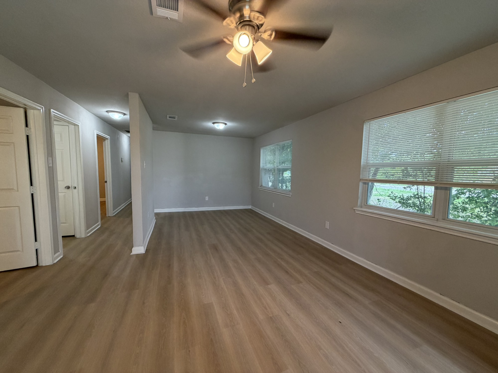 4706 N Wayside Property Photo 2