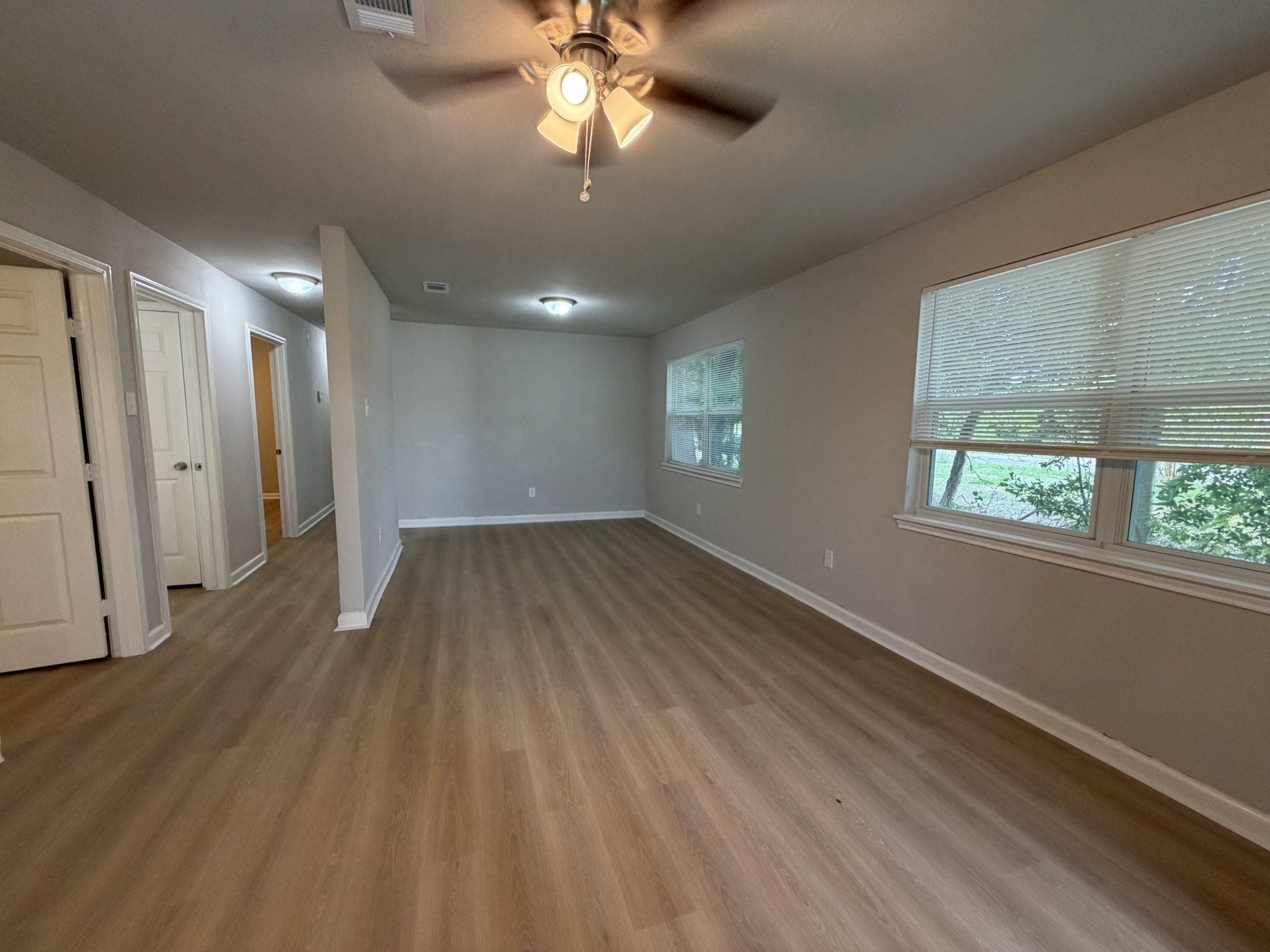 4706 N Wayside Property Photo 3