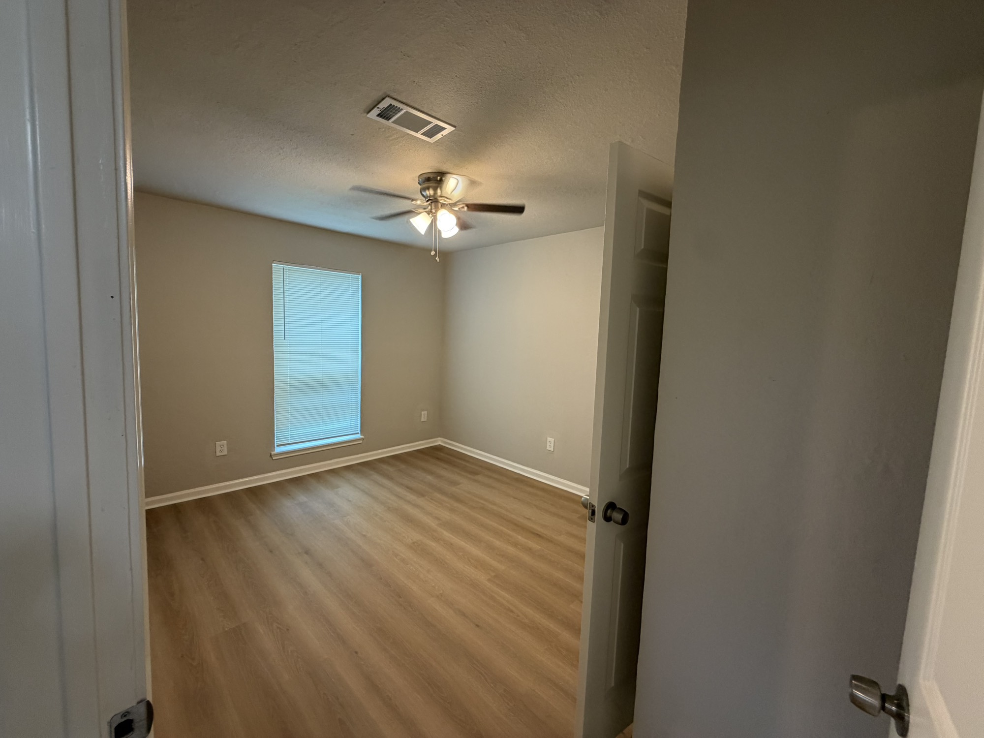 4706 N Wayside Property Photo 4