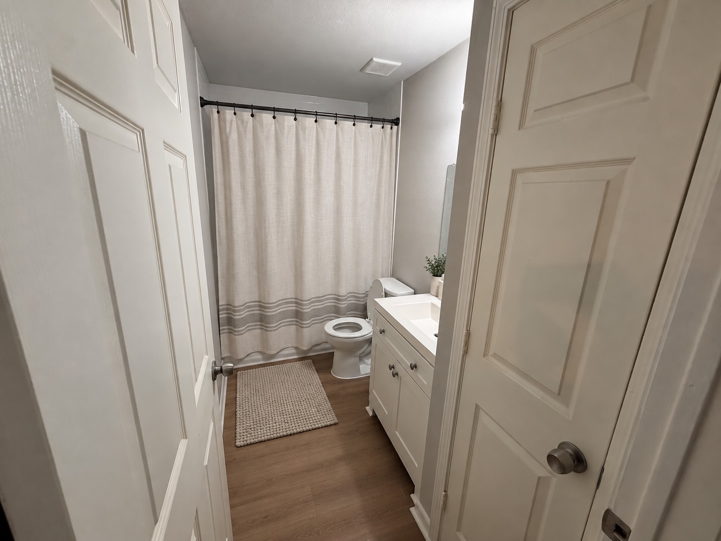 4706 N Wayside Property Photo 4
