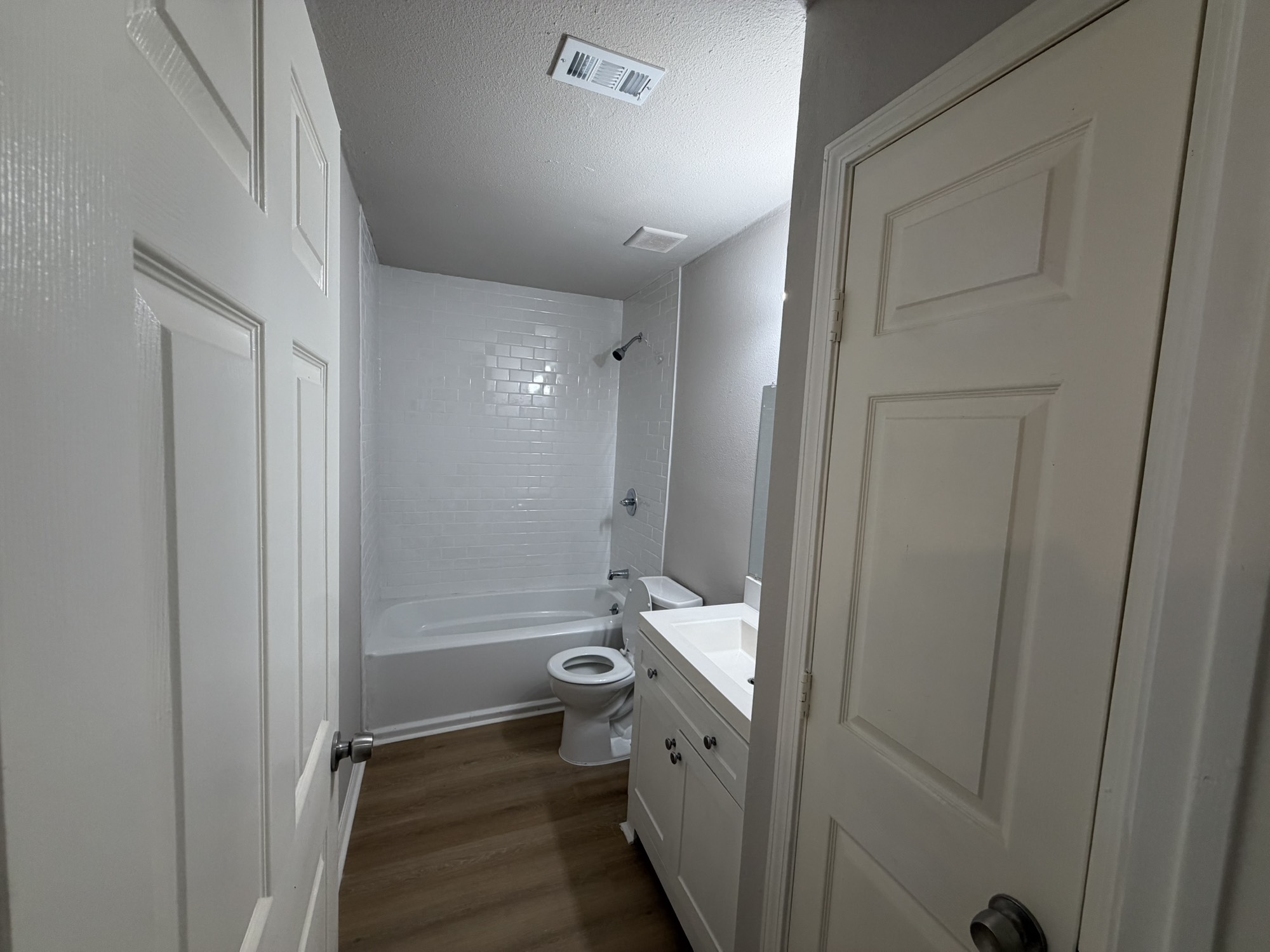 4706 N Wayside Property Photo 6