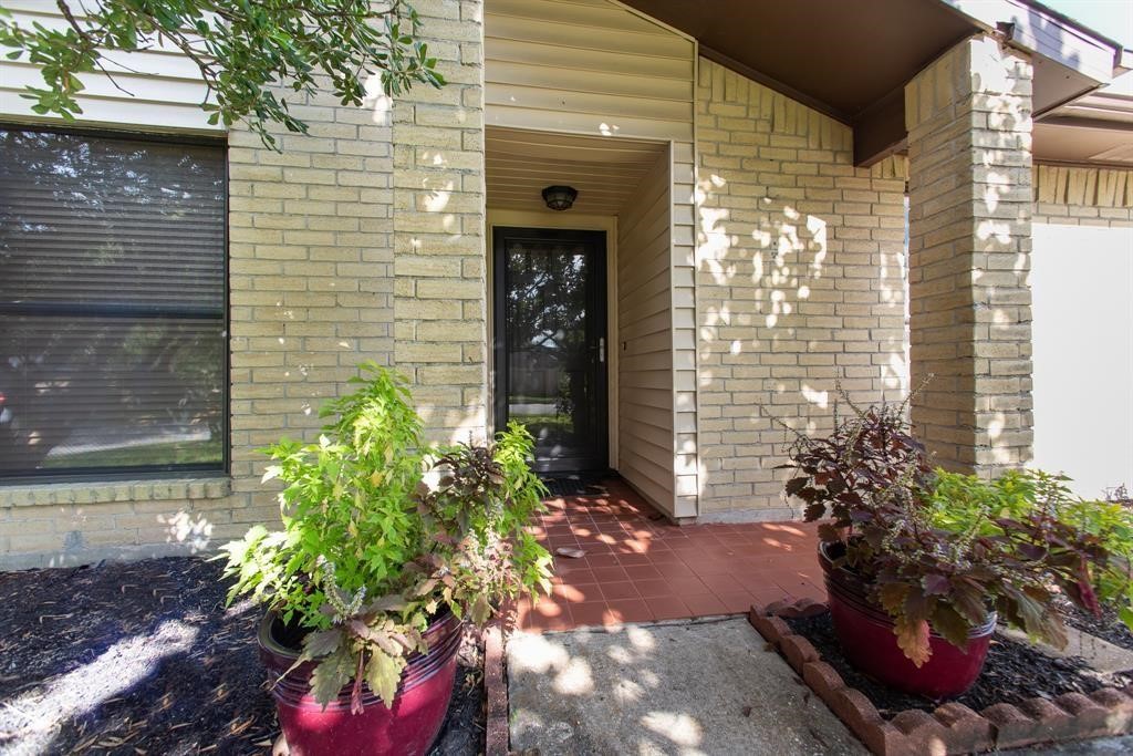 16031 Windom Drive Property Photo 2