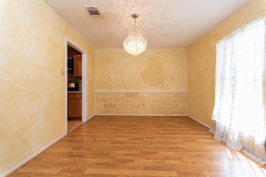 16031 Windom Drive Property Photo 3
