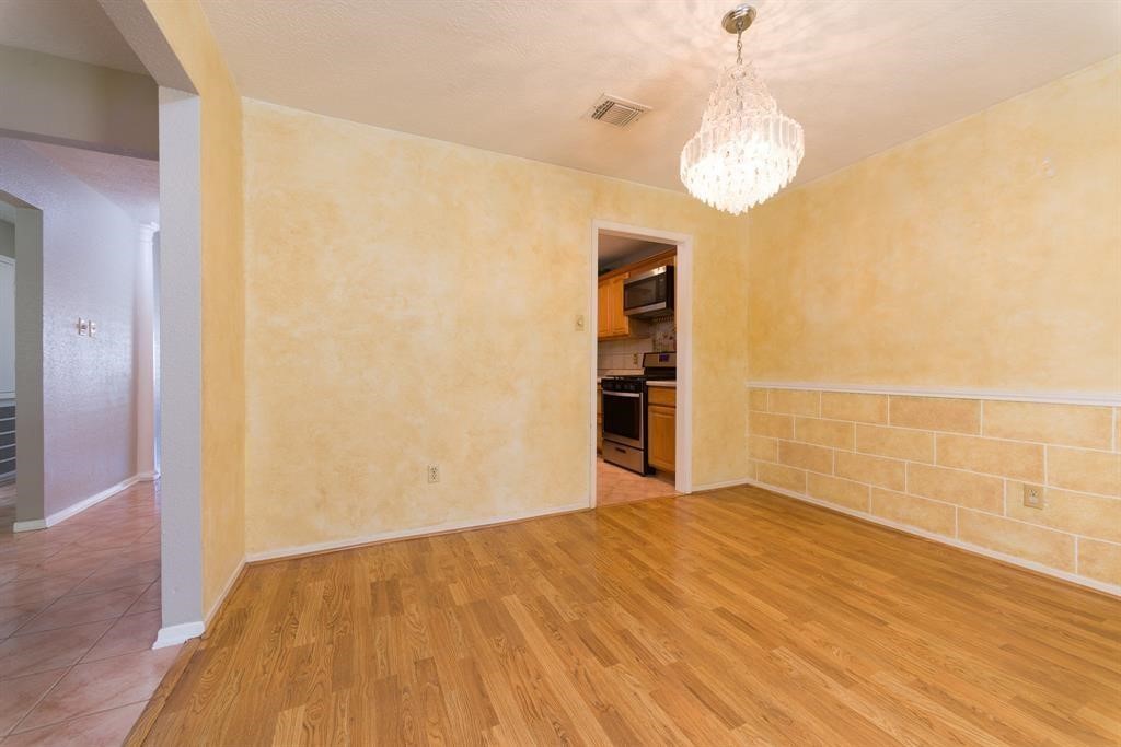 16031 Windom Drive Property Photo 4