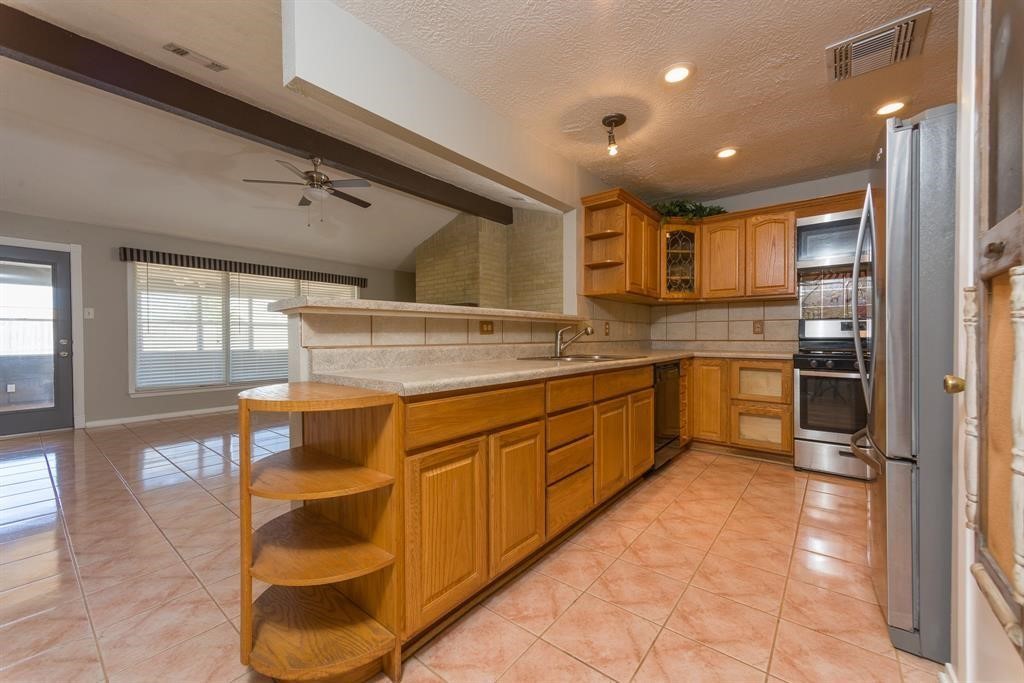 16031 Windom Drive Property Photo 5